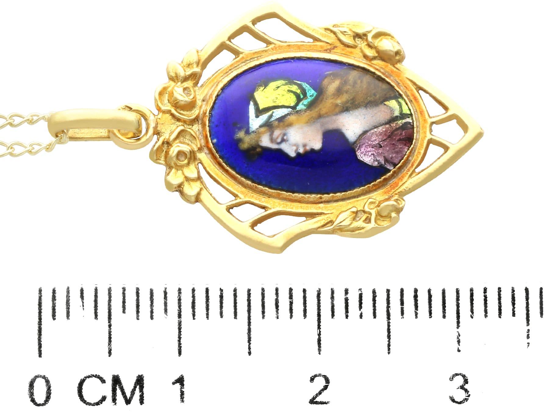 Antique French Enamel and 18k Yellow Gold Pendant For Sale 1