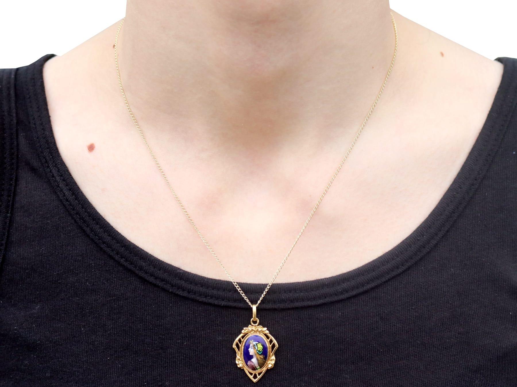 Antique French Enamel and 18k Yellow Gold Pendant For Sale 2