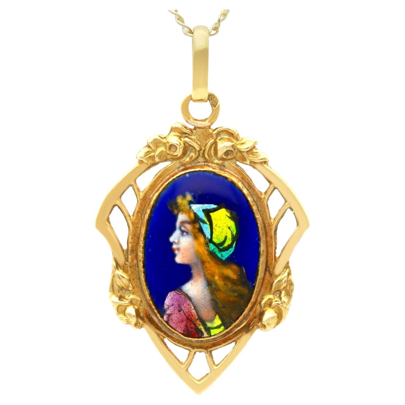 Pendentif français ancien en émail et or jaune 18 carats