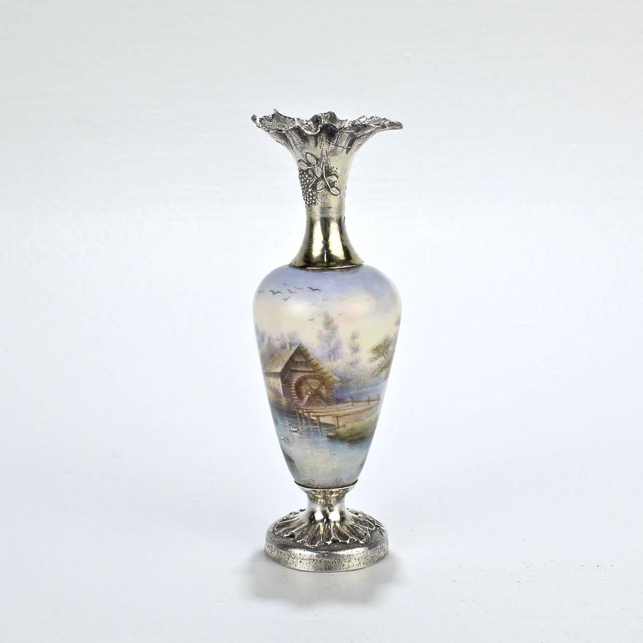 Vase de cabinet miniature ancien en émail français et en argent sterling Unisexe en vente