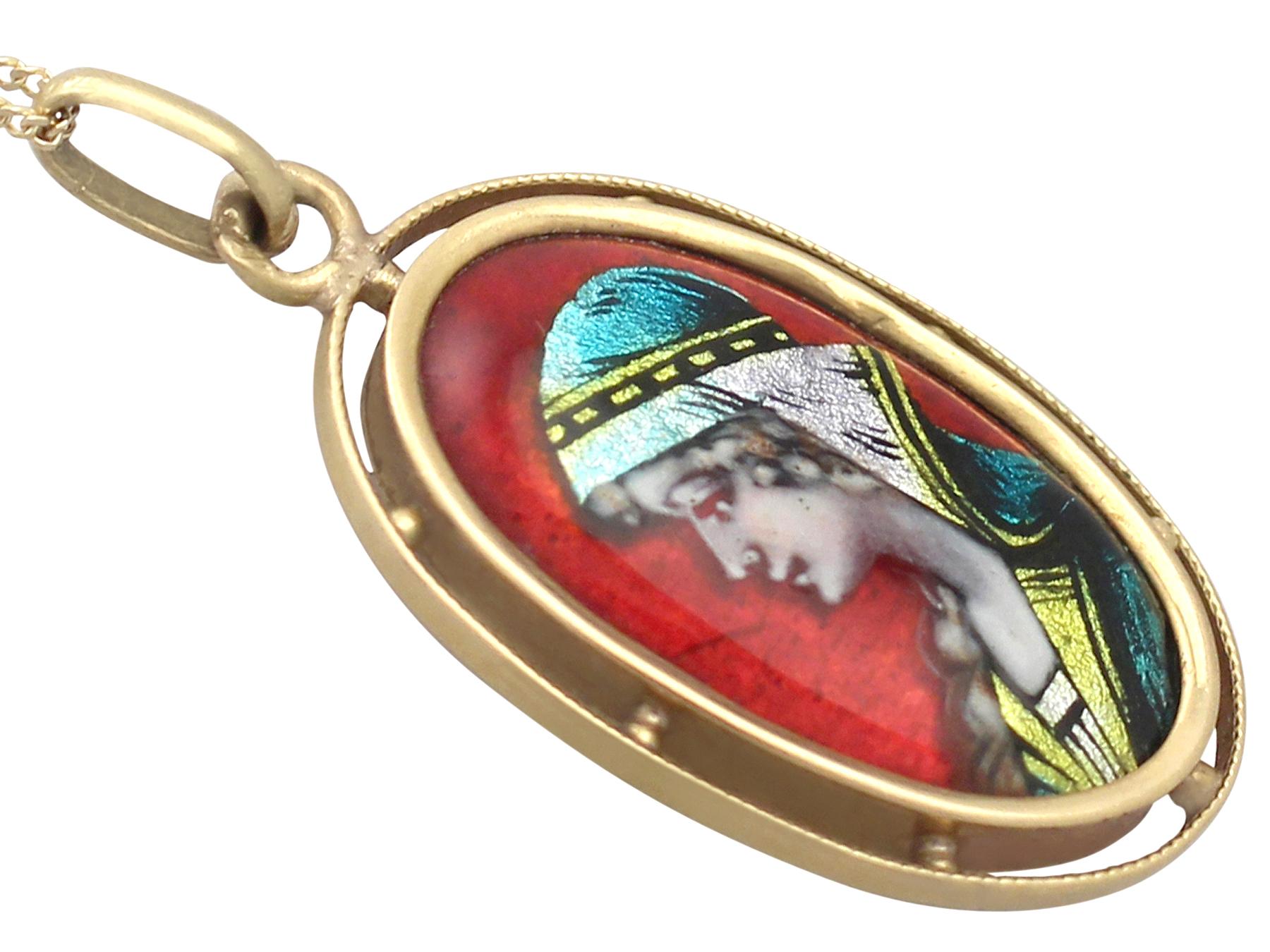 Antique French Enamel and Yellow Gold Pendant In Excellent Condition For Sale In Jesmond, Newcastle Upon Tyne