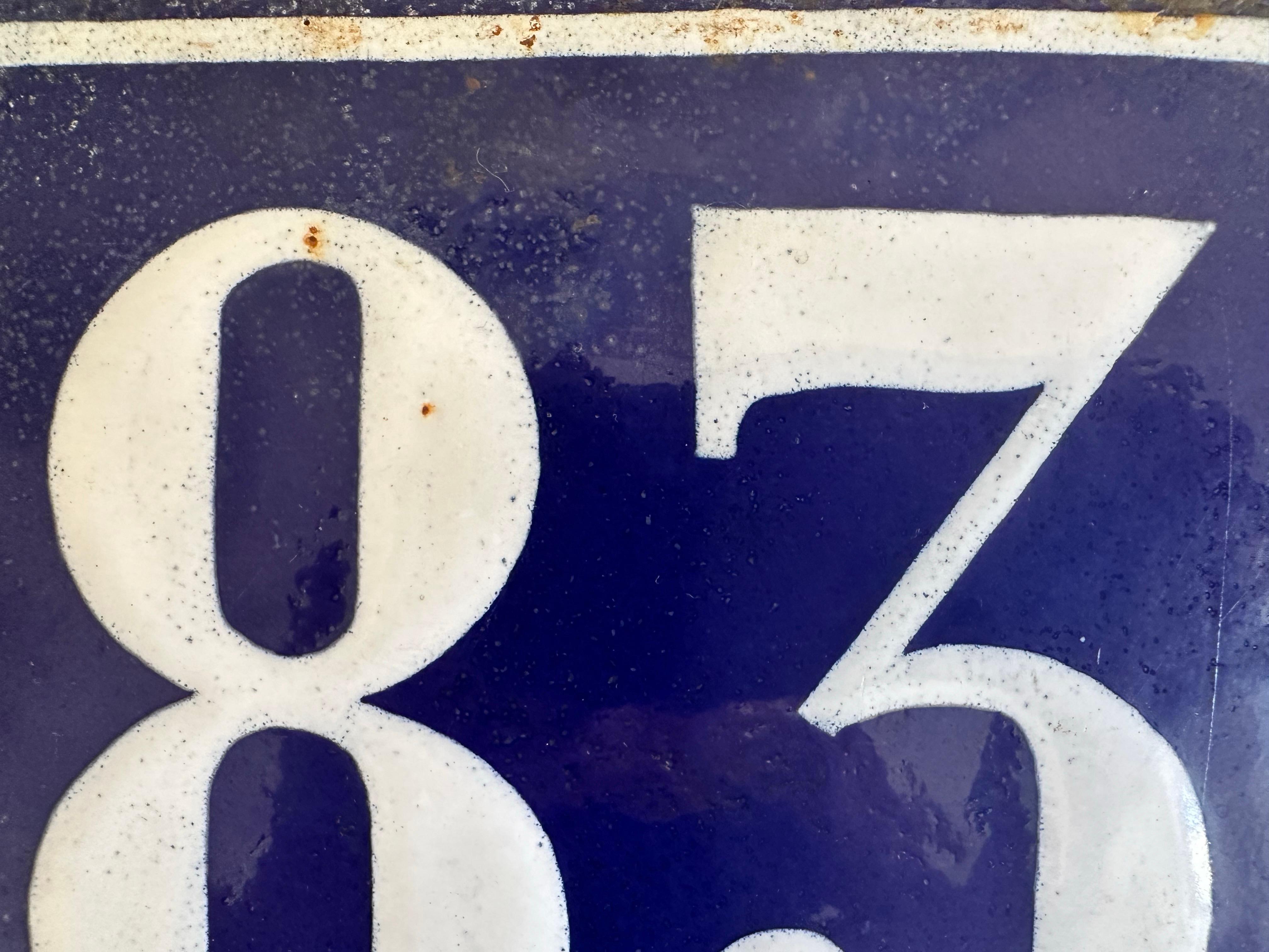 Antike französische Emaille-Hausnummernplakette mit Hausnummern, blau und weiß, um 1900 im Angebot 1