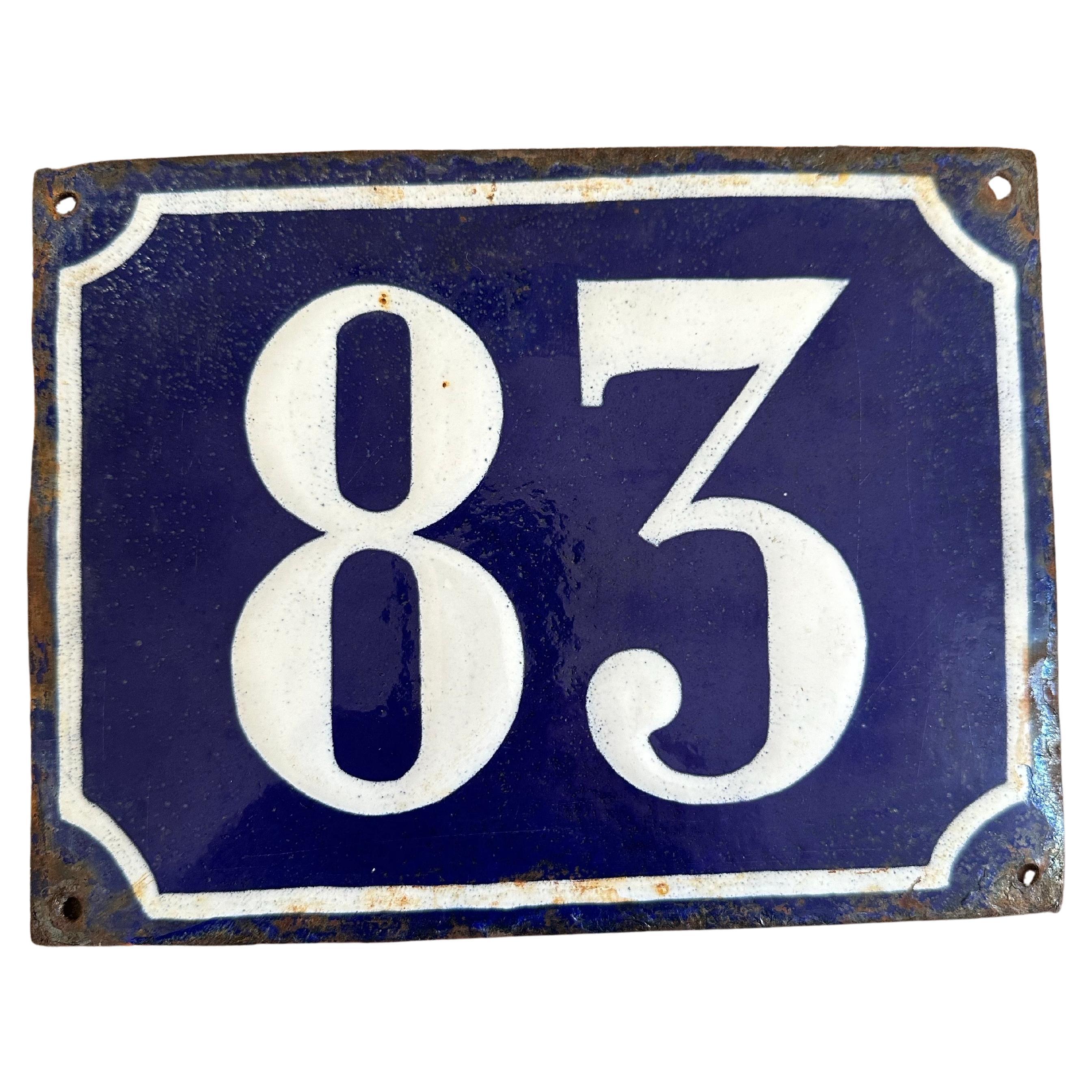 Antigua placa francesa esmaltada con el número de la casa, azul y blanca, circa 1900