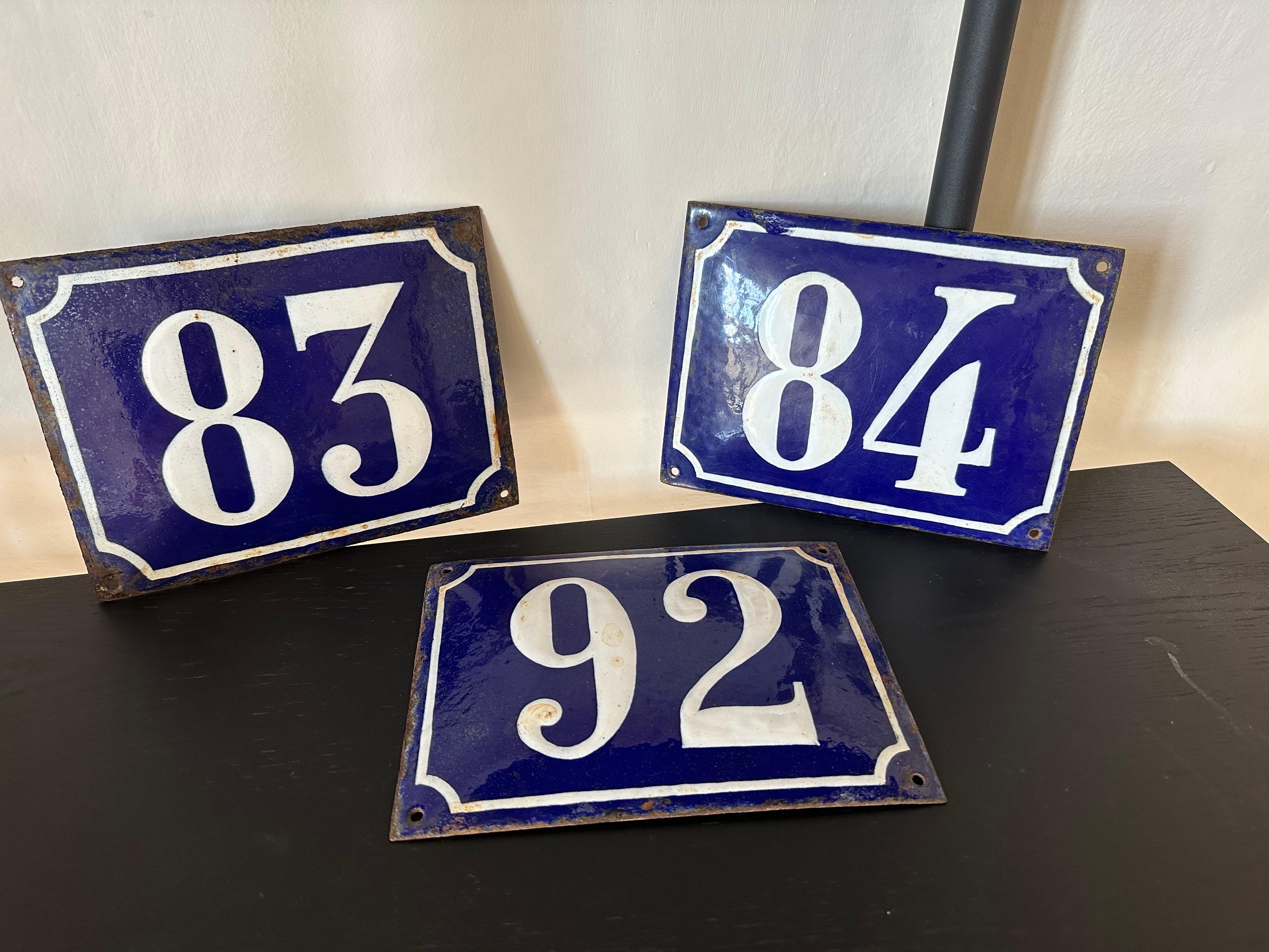 Antike französische Emaille-Hausnummern-Plakette mit blauer und weißer Emaille (Belle Époque) im Angebot