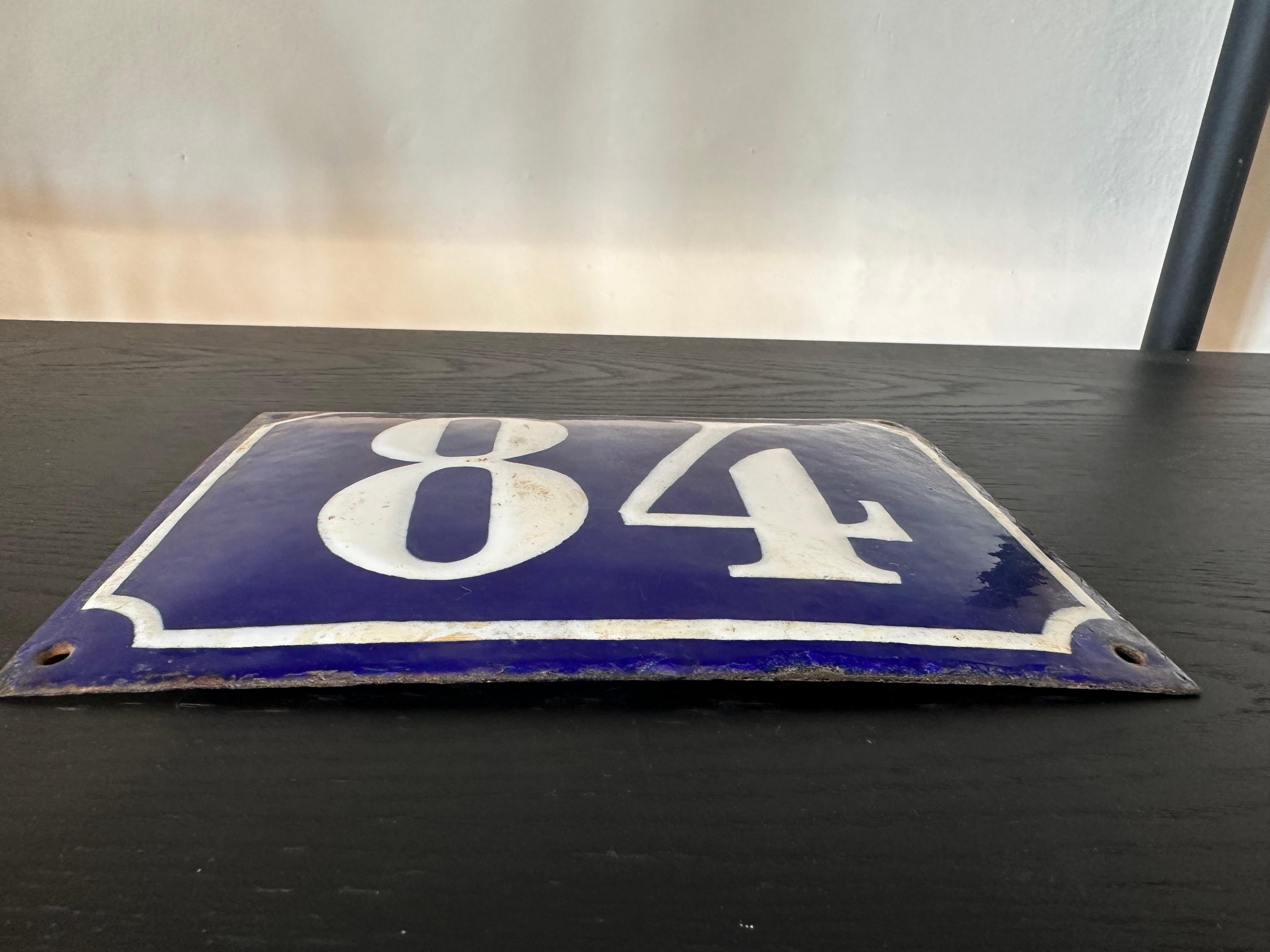 Antike französische Emaille-Hausnummern-Plakette mit blauer und weißer Emaille (Französisch) im Angebot