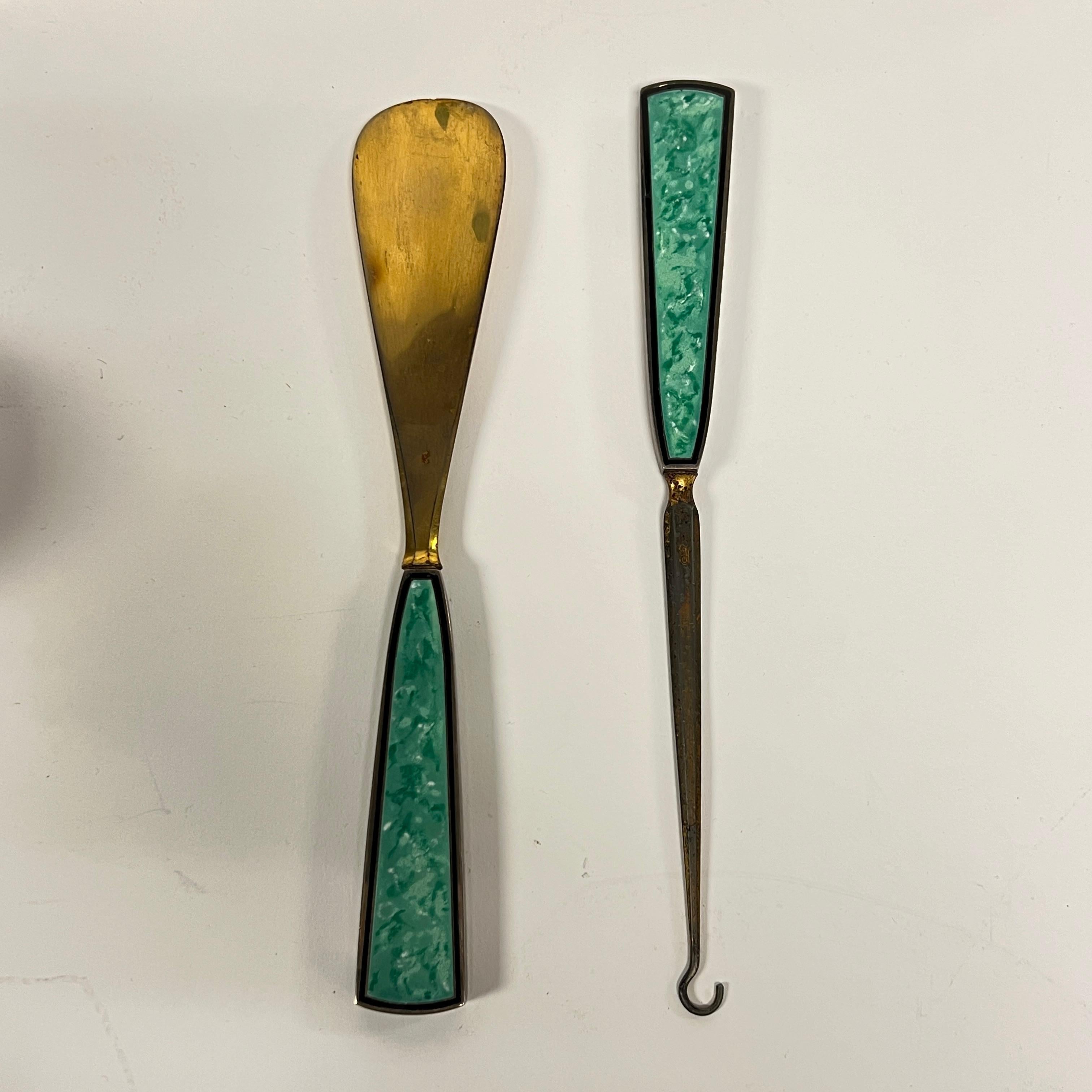 Juego de tocador francés antiguo de plata esmaltada y cristal Esmaltado en venta