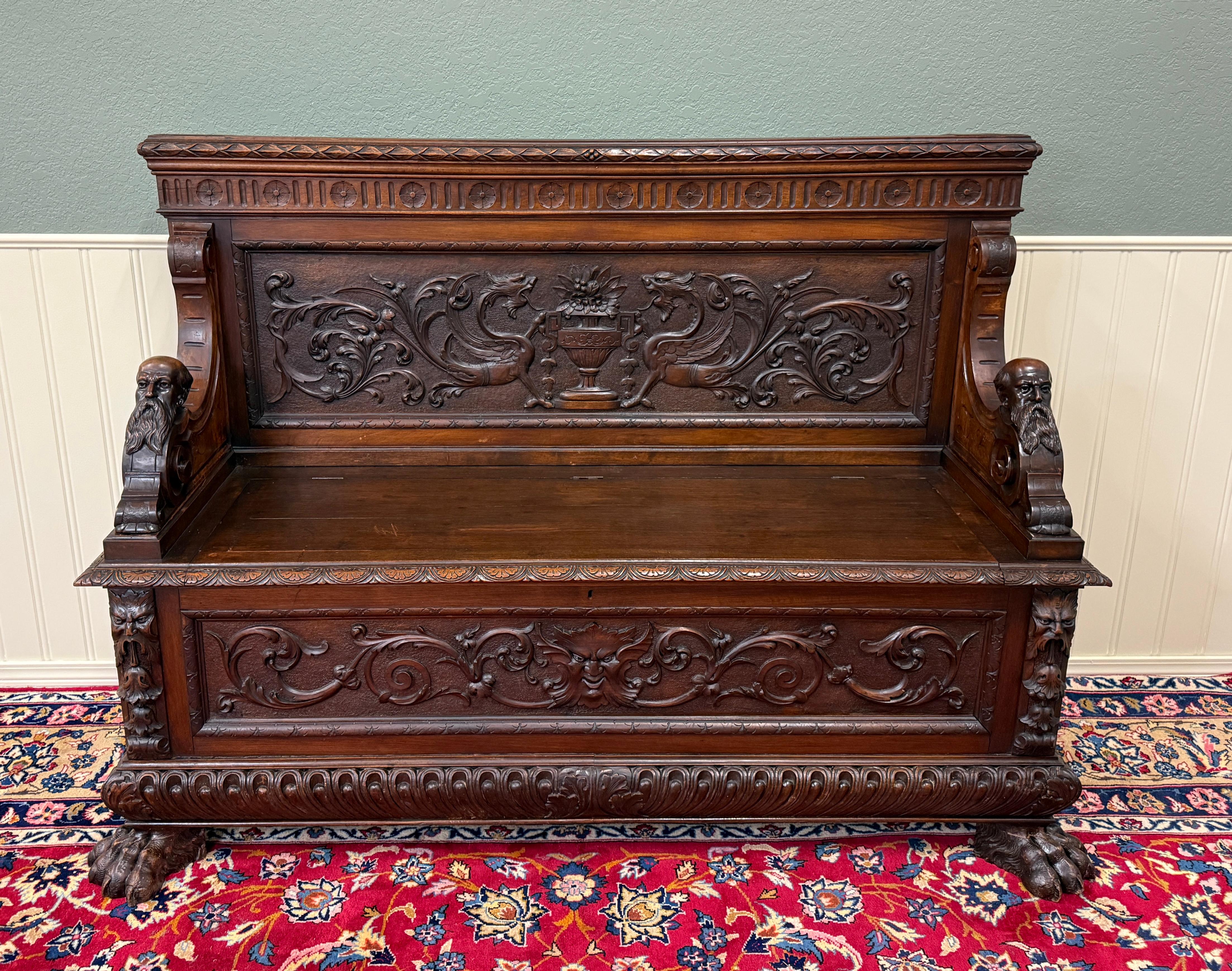 Antike französische Eingangsbank Settee-Truhe aus dunklem Nussbaumholz im Renaissance-Revival-Stil, um 1890 im Angebot 3