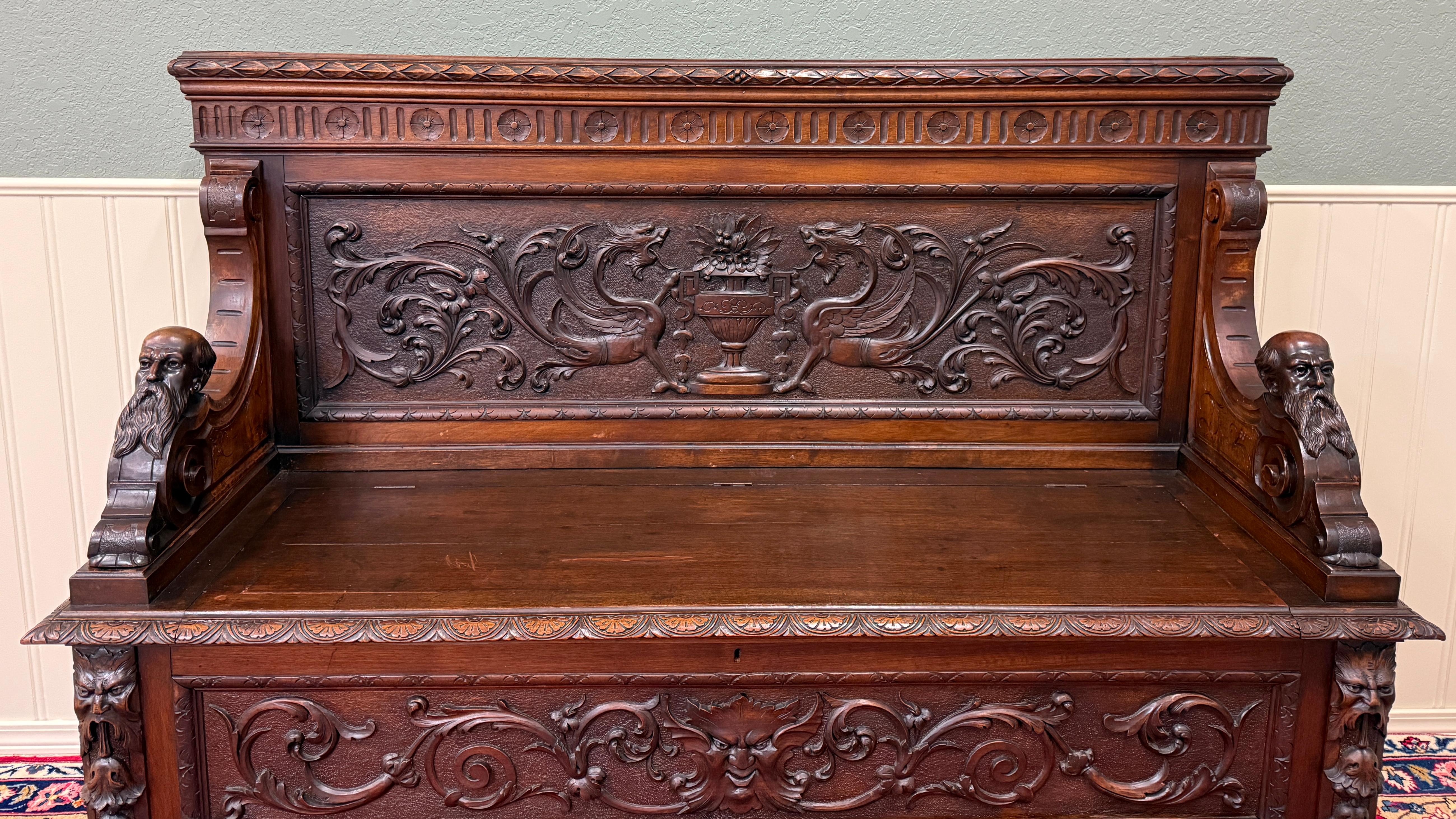 Antike französische Eingangsbank Settee-Truhe aus dunklem Nussbaumholz im Renaissance-Revival-Stil, um 1890 im Angebot 6