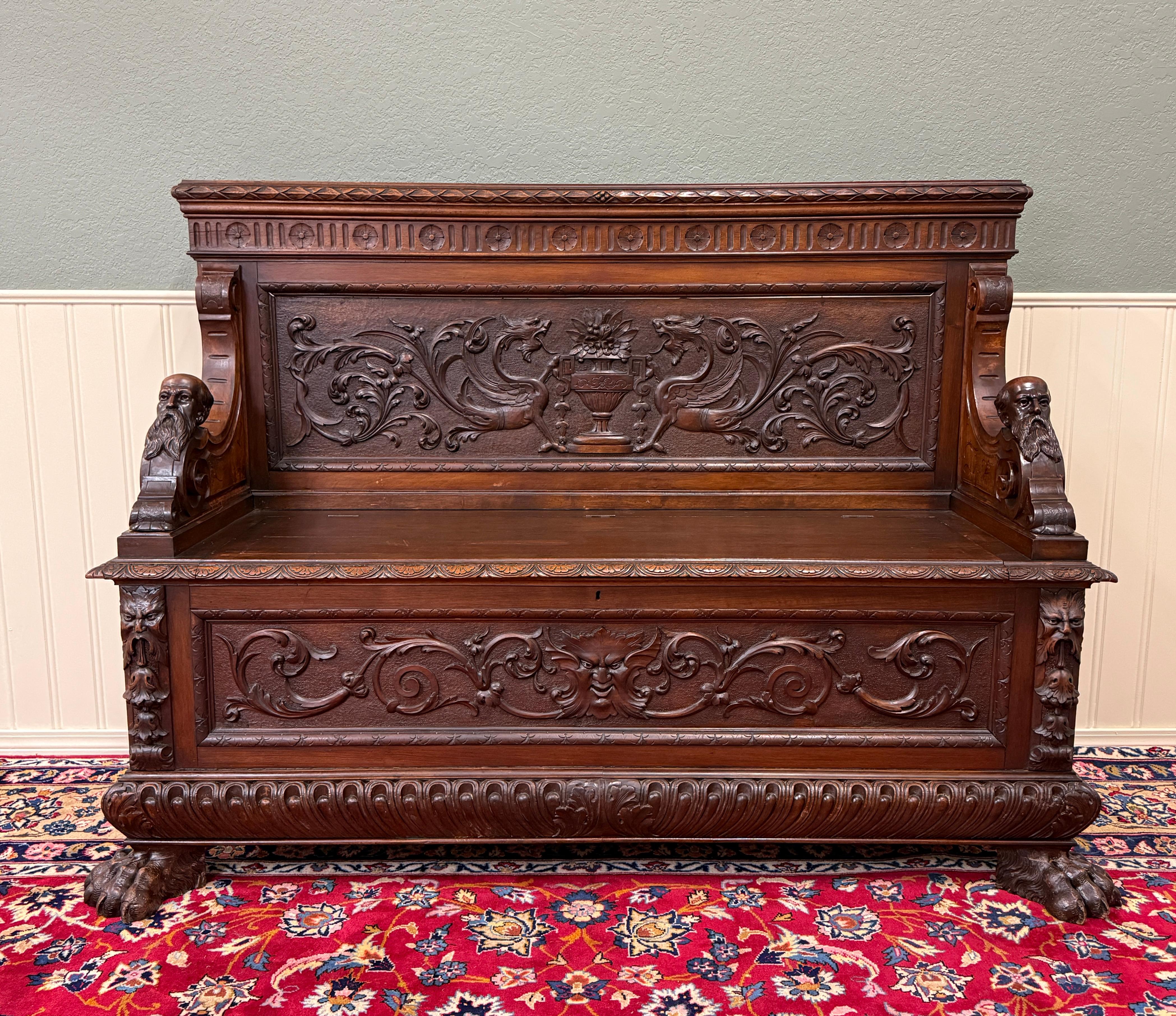 HANDSOME Antike Bank aus dunklem Nussbaum im Stil der französischen Renaissance mit aufklappbarem Sitz~~PAW FEET~~c. late 19th C.

 Diese Bänke sind immer sehr gefragt!

Vielseitige Größe, die sich in fast jedem Raum des heutigen traditionellen