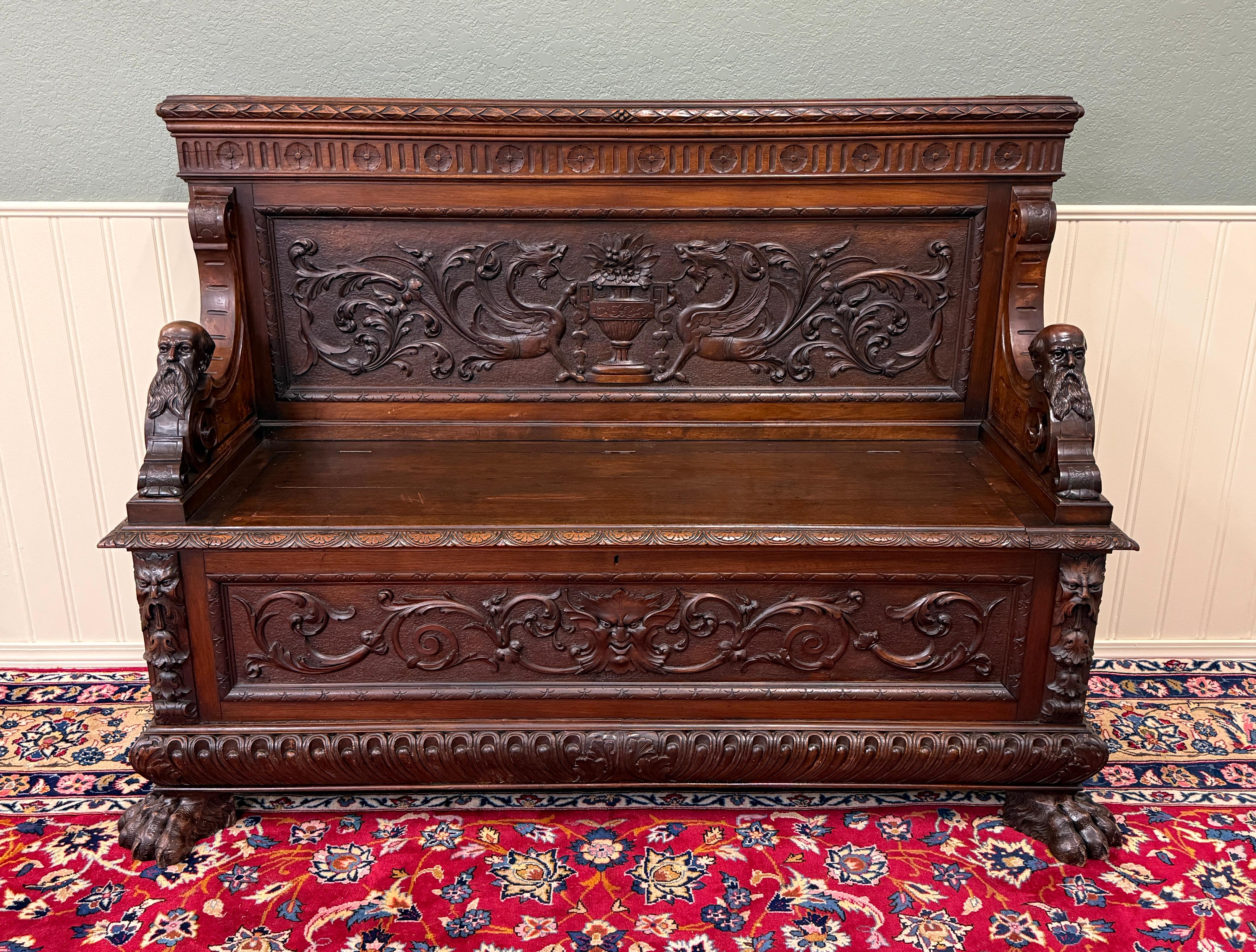 Antike französische Eingangsbank Settee-Truhe aus dunklem Nussbaumholz im Renaissance-Revival-Stil, um 1890 (Französisch) im Angebot