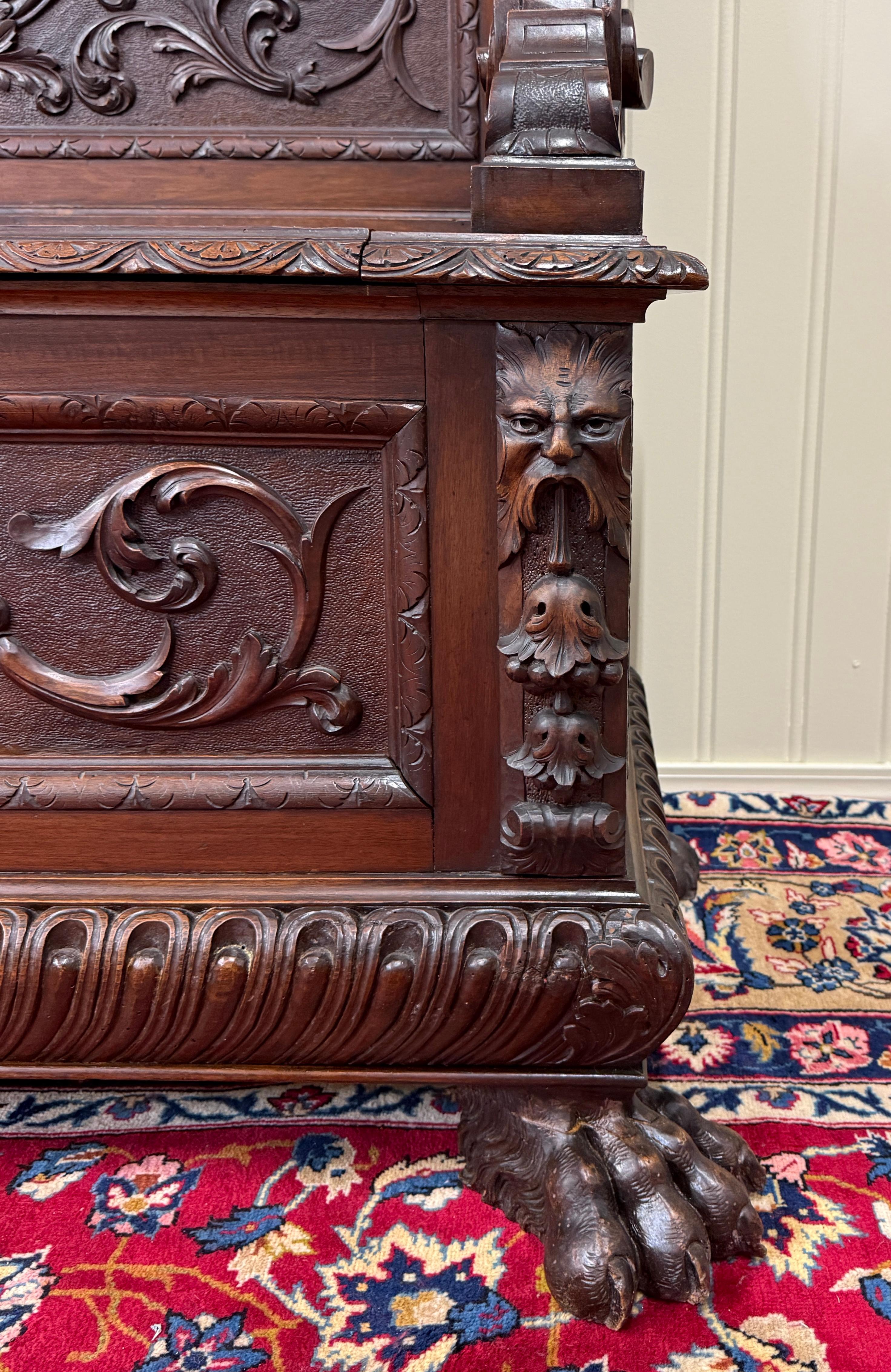 Antike französische Eingangsbank Settee-Truhe aus dunklem Nussbaumholz im Renaissance-Revival-Stil, um 1890 im Angebot 1