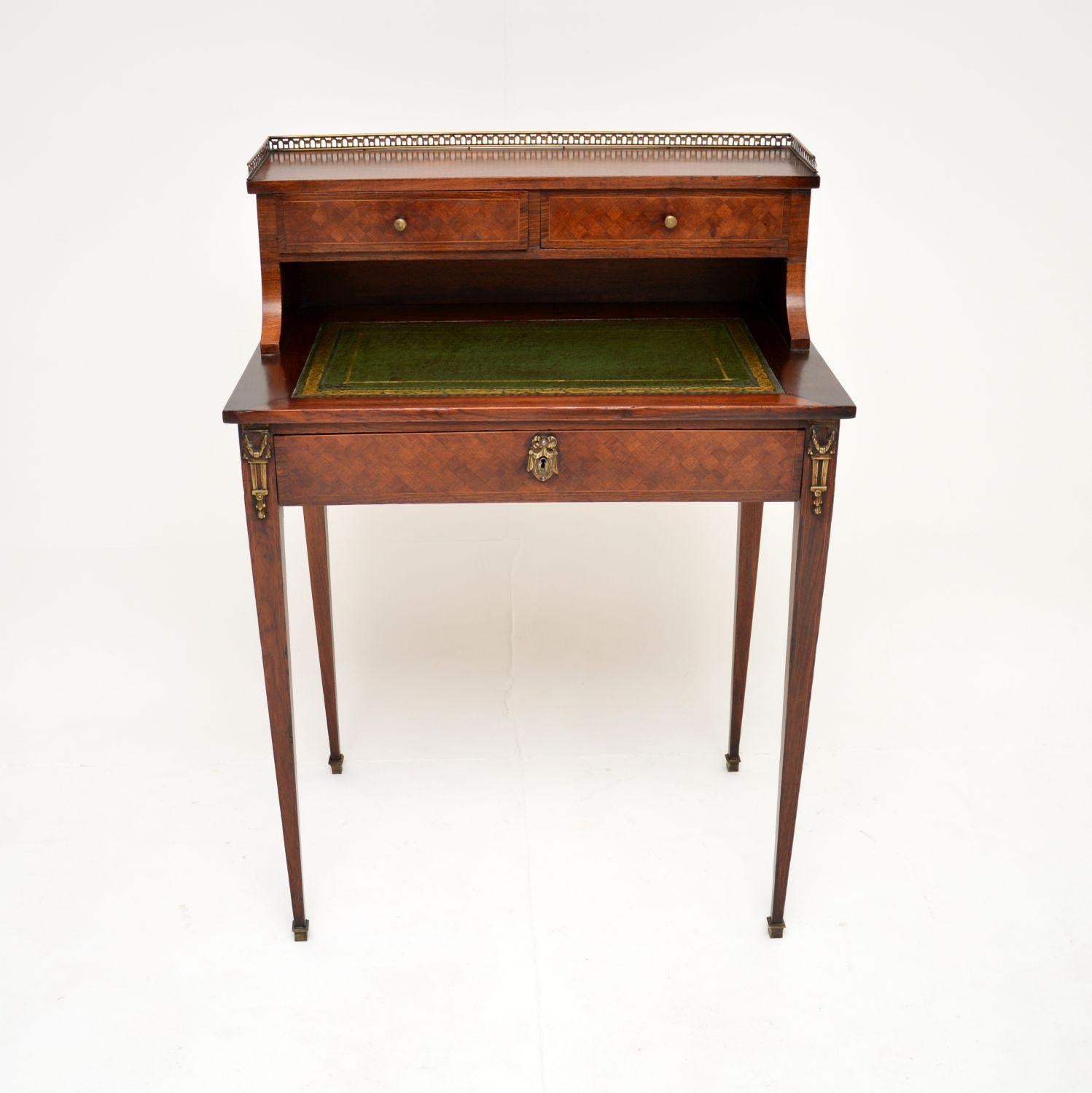 A gorgeous antique French escritoire writing desk, dating from around the 1880-1900 period.

It is of extremely fine quality, with stunning grain patterns and veneers on the drawer fronts. There are beautifully cast gilt bronze mounts, and an inset