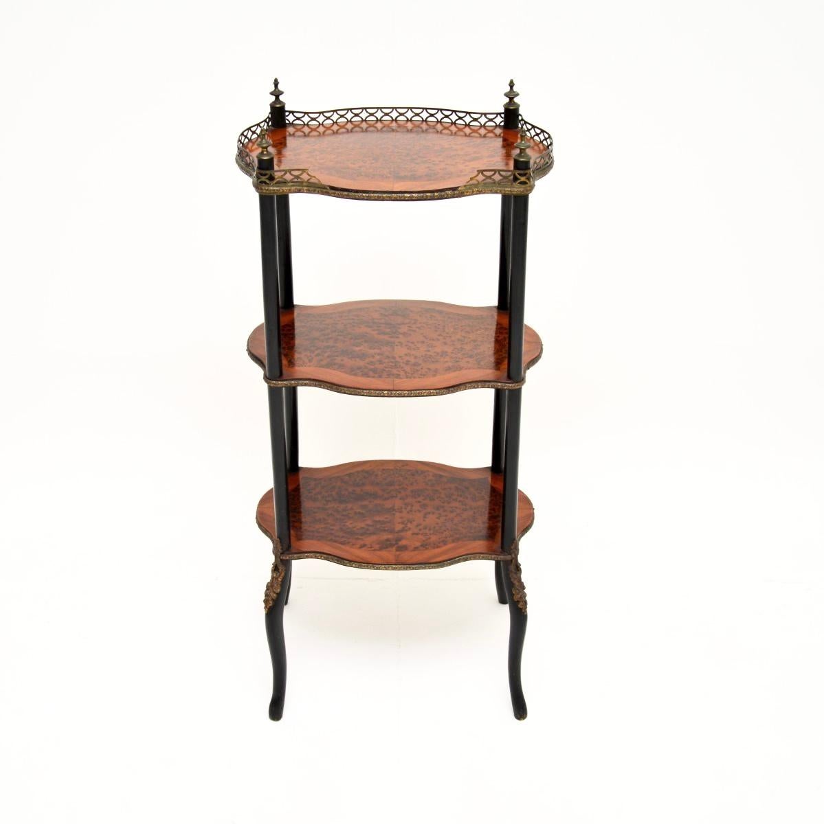 Luigi XV Antique French Tavolino Etagere in vendita