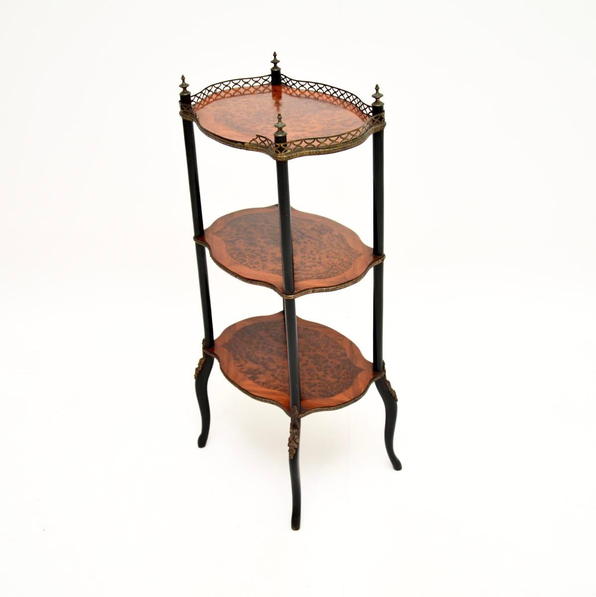 Francese Antique French Tavolino Etagere in vendita