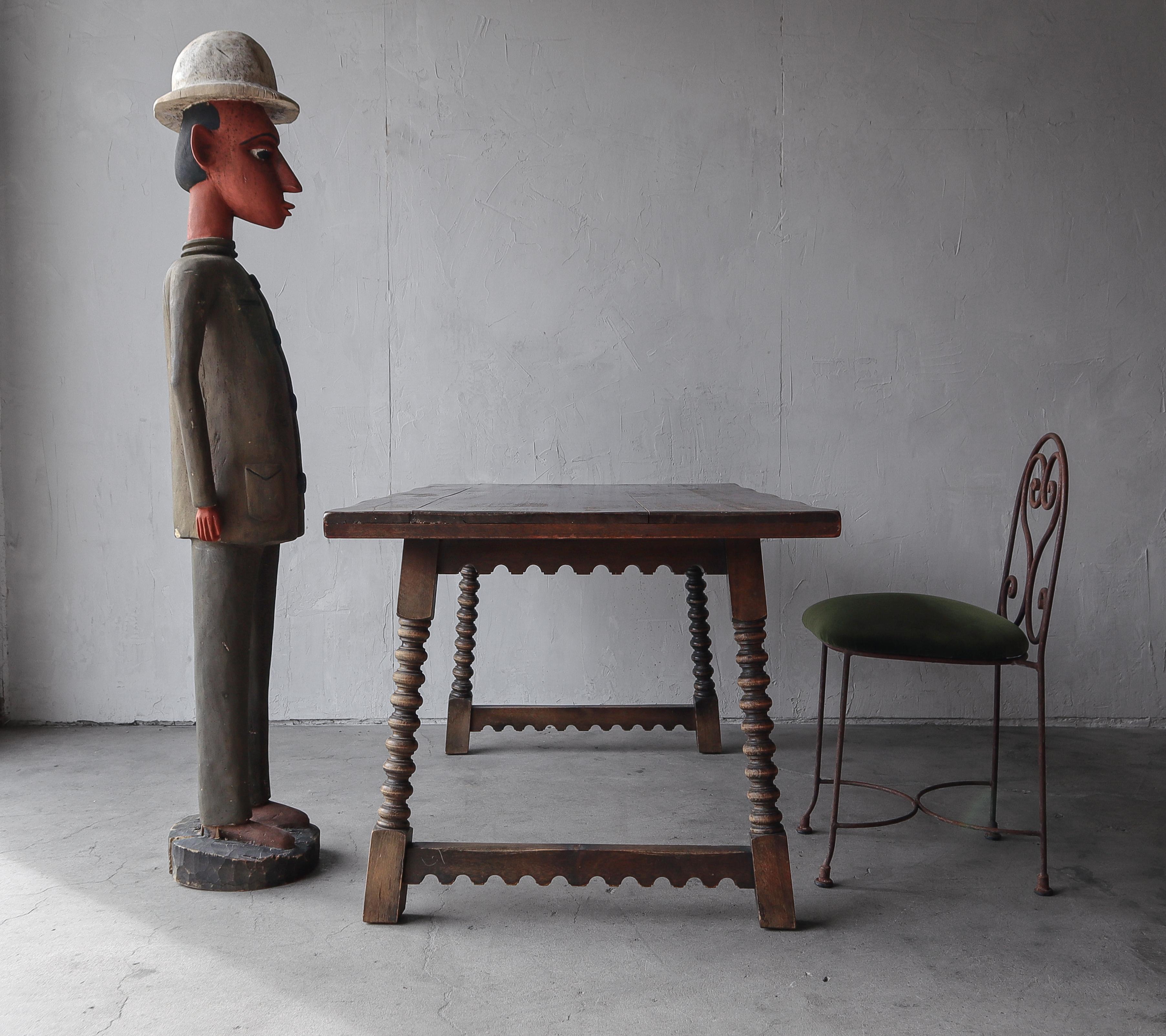 Antique French Mesa de Comedor Europea con Borde de Festón Madera dura en venta