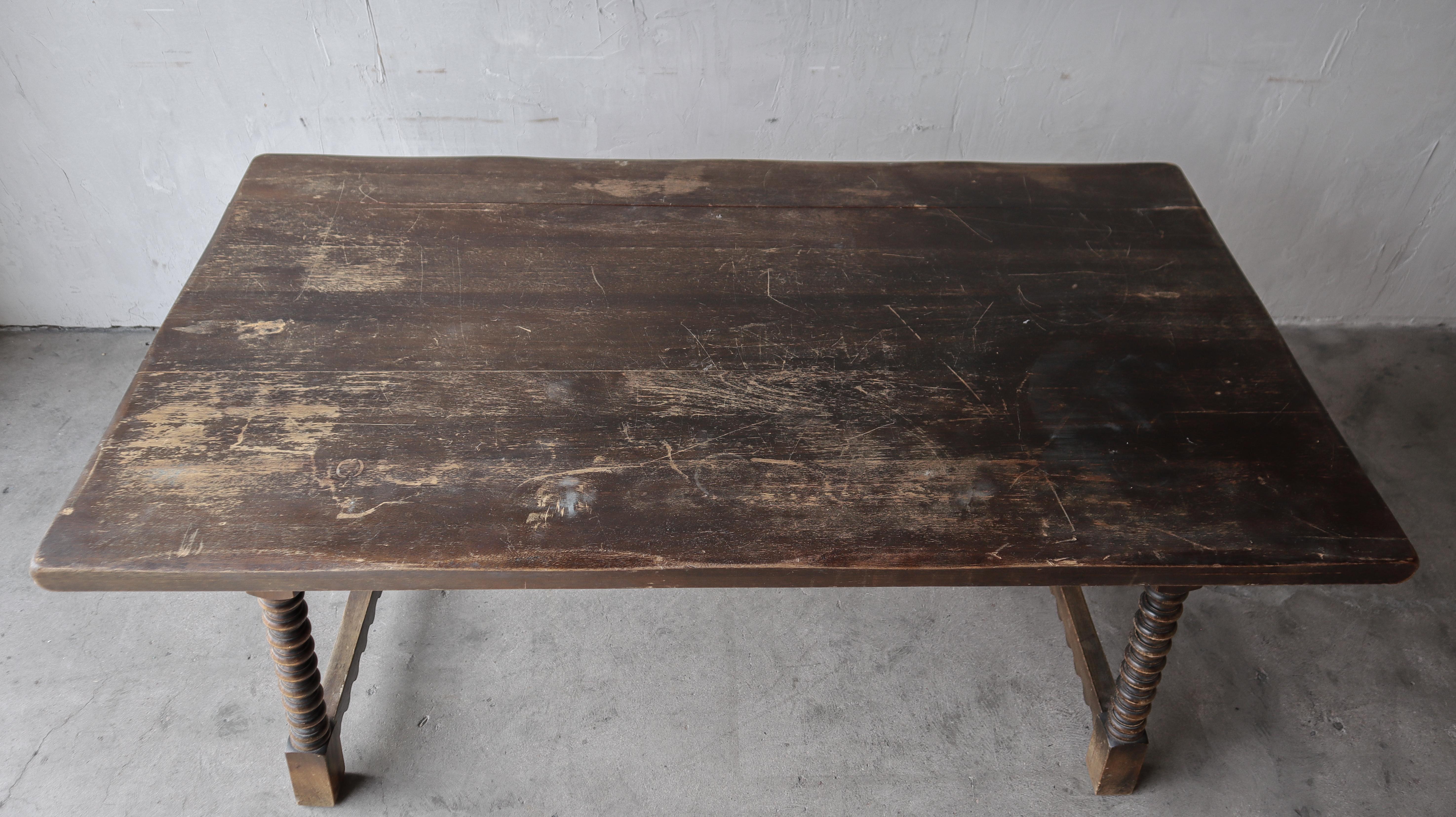 Antique French Mesa de Comedor Europea con Borde de Festón en venta 2
