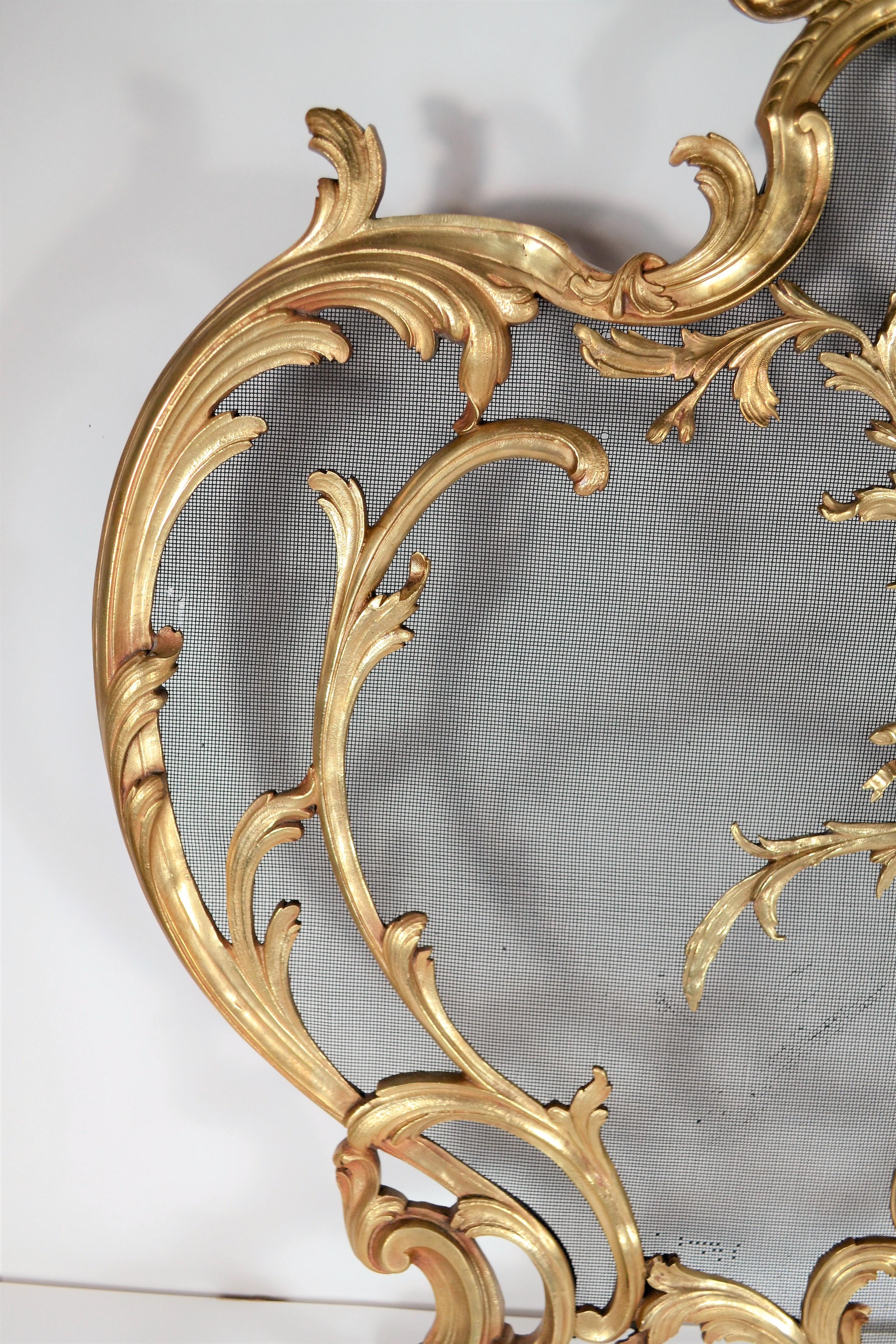 Antique French Exceptional Pantalla contra el fuego de bronce dorado grande Francés