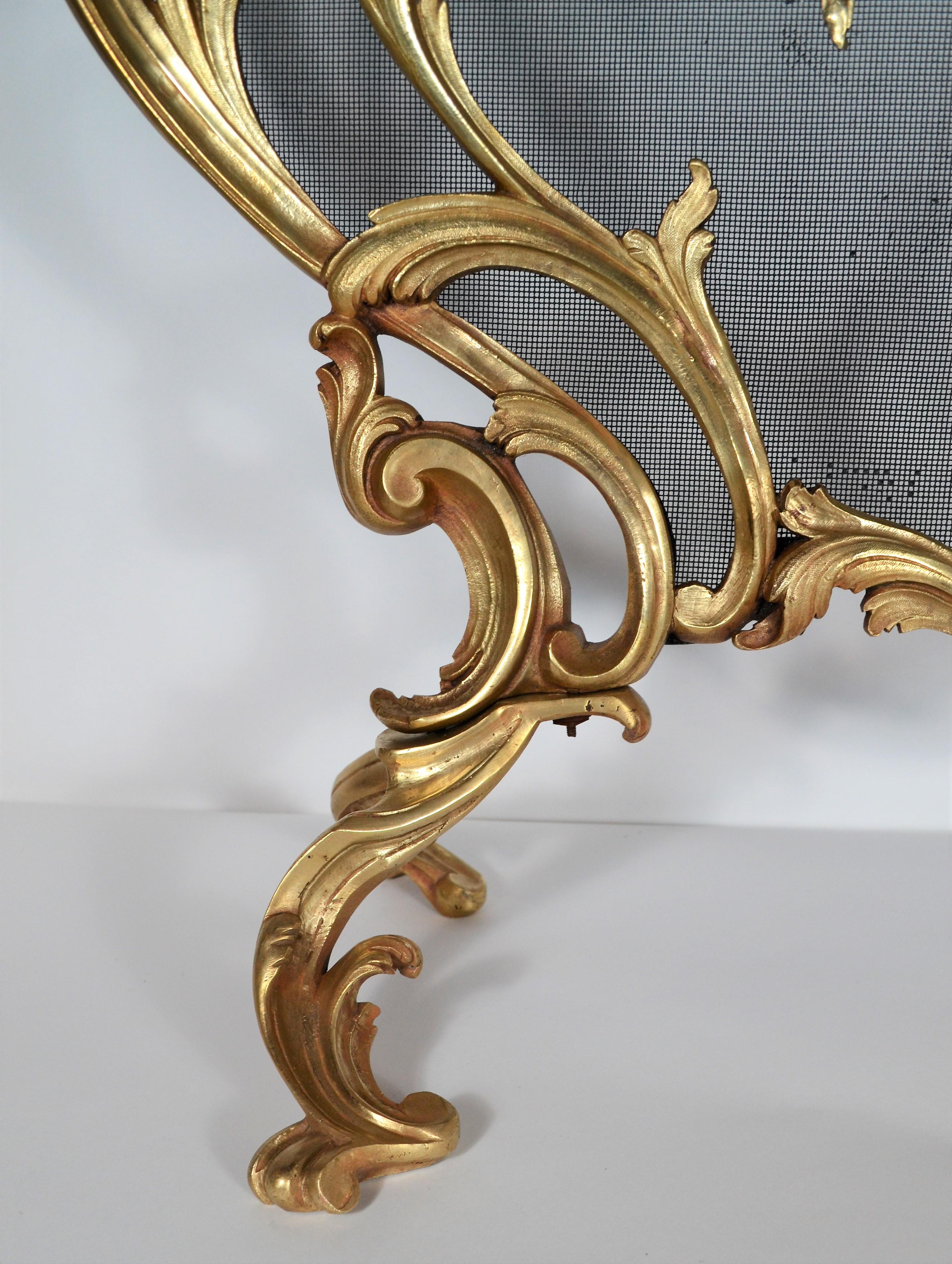 Antique French Exceptional Pantalla contra el fuego de bronce dorado grande en Bueno Estado en New Orleans, LA