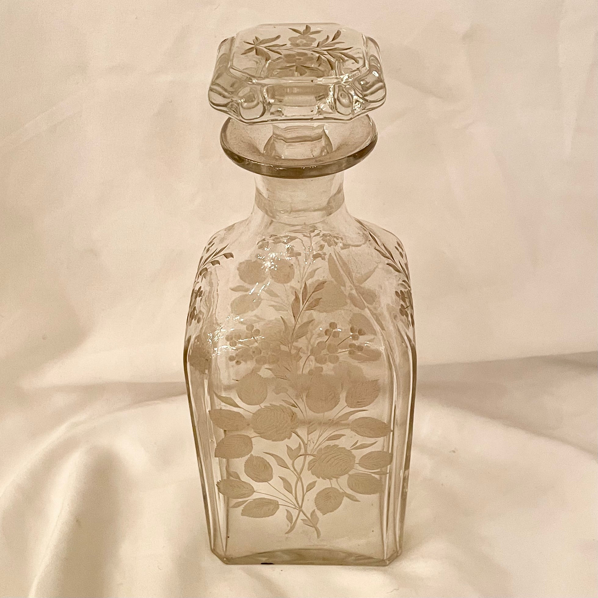 Antique French Exotic Wood Inlay & Baccarat Crystal Cave à Liqueur, CIRCA 1880. in vendita 8