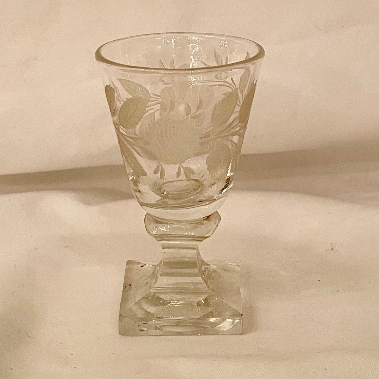 Antique French Exotic Wood Inlay & Baccarat Crystal Cave à Liqueur, CIRCA 1880. in vendita 11