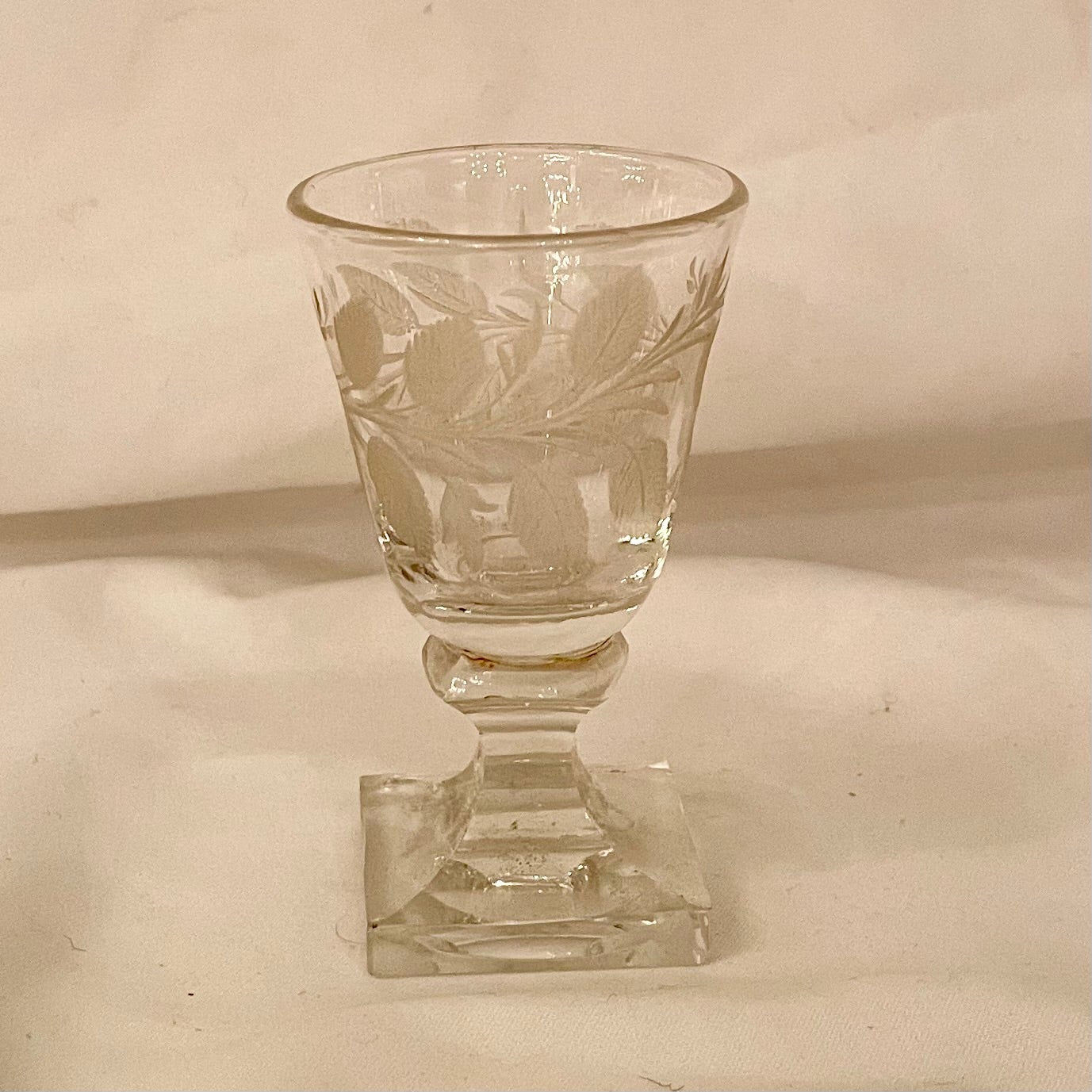 Antique French Exotic Wood Inlay & Baccarat Crystal Cave à Liqueur, CIRCA 1880. in vendita 12