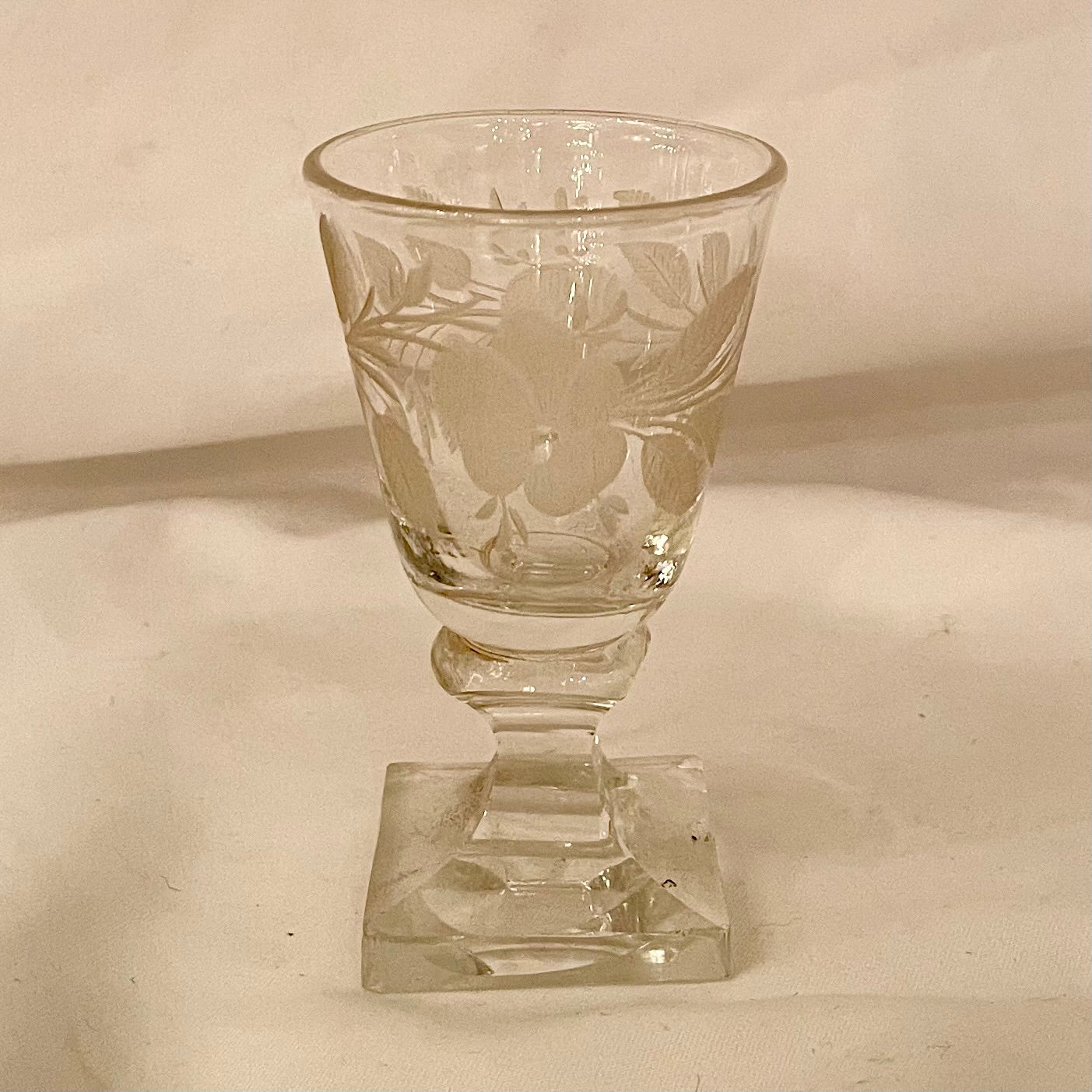 Antique French Exotic Wood Inlay & Baccarat Crystal Cave à Liqueur, CIRCA 1880. in vendita 13
