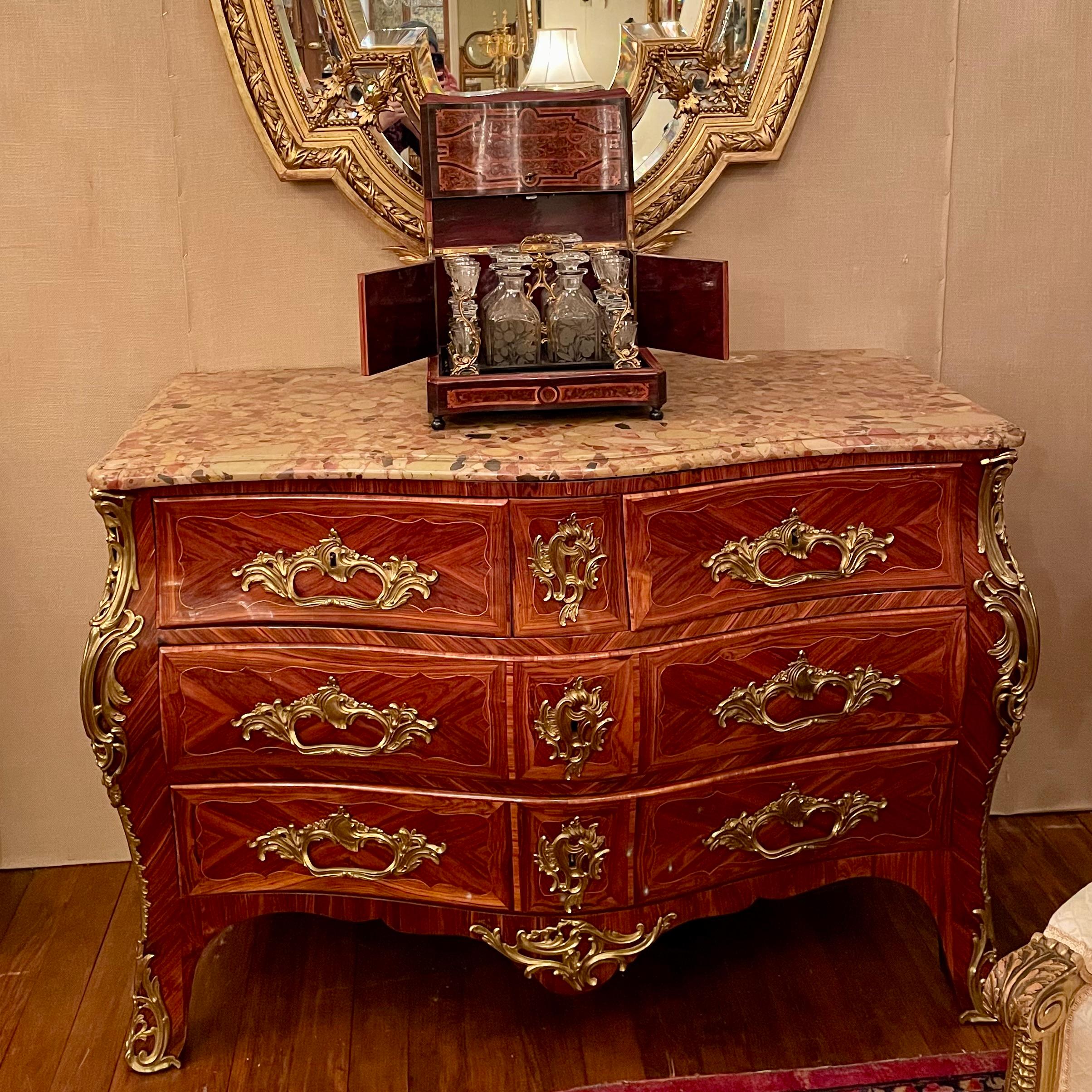 Antique French Exotic Wood Inlay & Baccarat Crystal Cave à Liqueur, CIRCA 1880. in vendita 14