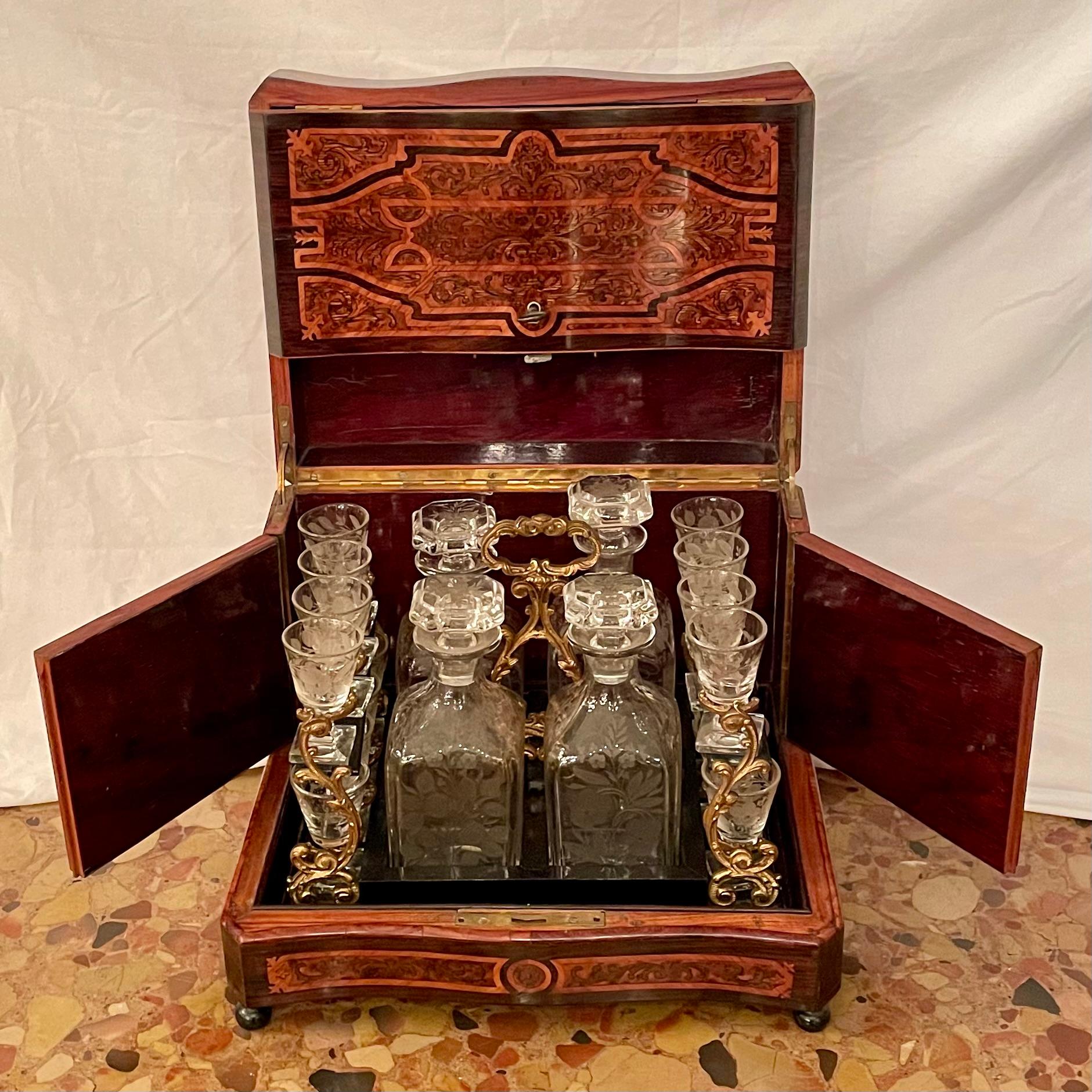Francese Antique French Exotic Wood Inlay & Baccarat Crystal Cave à Liqueur, CIRCA 1880. in vendita