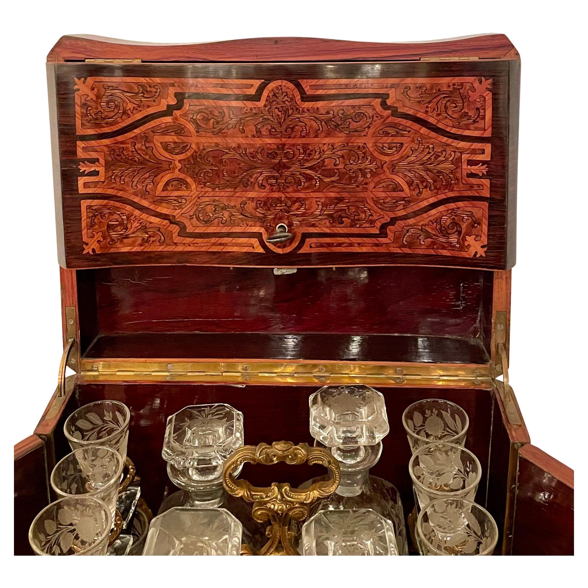 XIX secolo Antique French Exotic Wood Inlay & Baccarat Crystal Cave à Liqueur, CIRCA 1880. in vendita