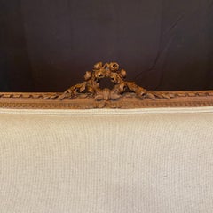 Antique French Exquisit geschnitzt und neu gepolstert Sofa oder Loveseat