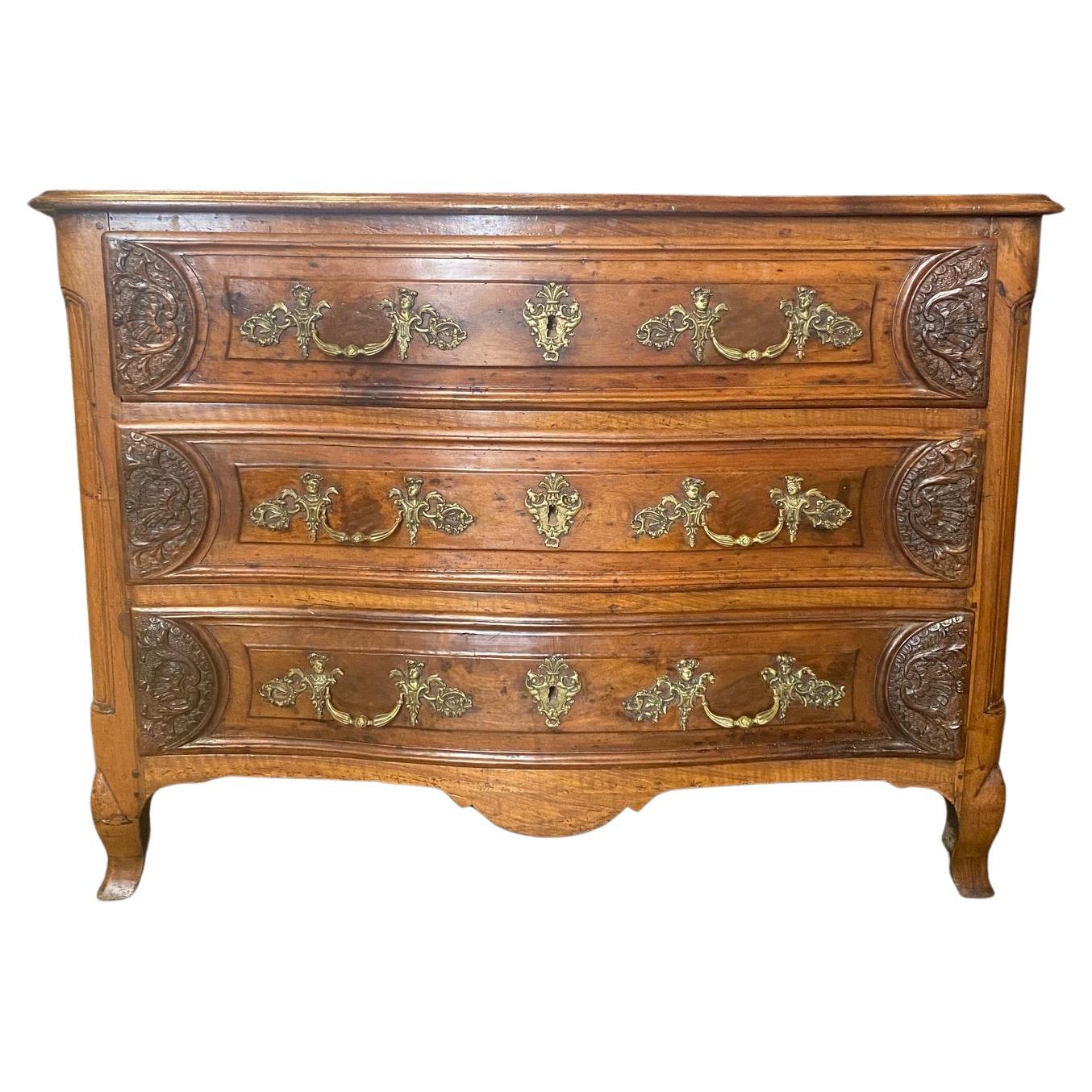 Antike französische, exquisit geschnitzte Louis-XV-Kommode aus Nussbaumholz, Louis XV