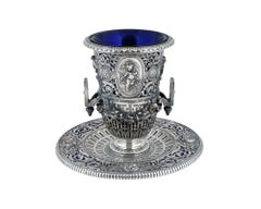 Antiguo Jarrón Francés F Barbedienne de Bronce Plateado con Vidrio Azul Cobalto.