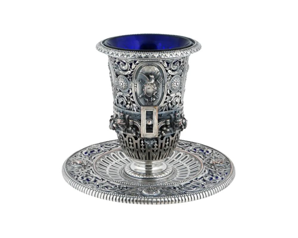 Louis XVI Ancien vase français F Barbedienne en bronze argenté avec verre bleu cobalt. en vente