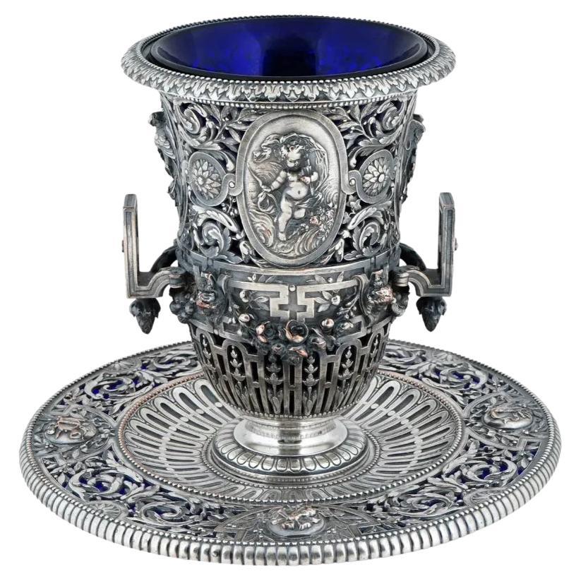 Antique French F Barbedienne Vaso in bronzo argentato con vetro blu cobalto.