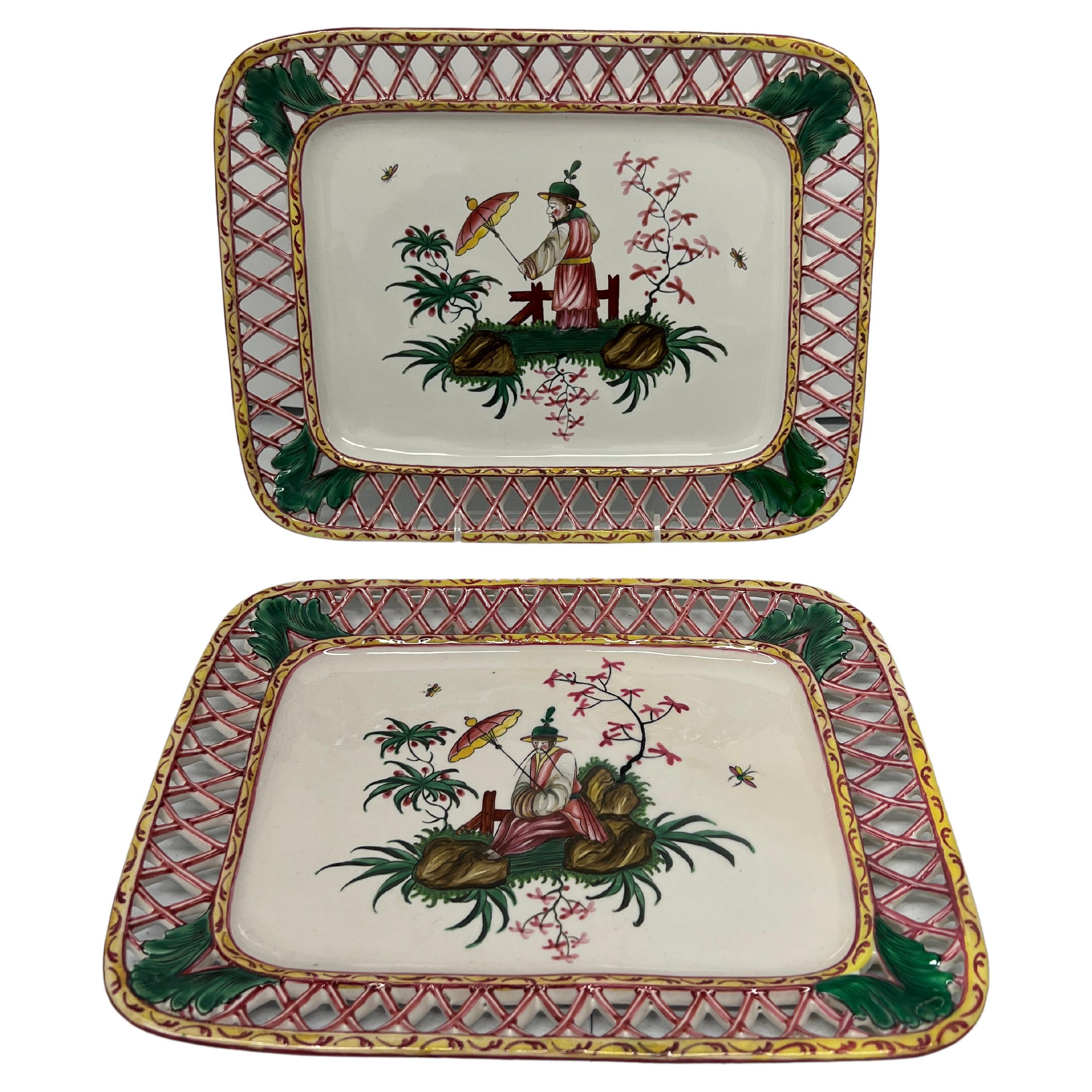 Francés, hacia 1880.

Sumérgete en la elegancia de finales del siglo XIX con estas impresionantes fuentes perforadas de loza francesa antigua decoradas con Chinoiserie, fabricadas hacia 1880. Cada fuente es una obra maestra de la artesanía en loza,