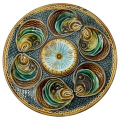 Antiker französischer Palissy-Porzellan-Austernteller mit Fischmotiv aus Fayence, um 1890.