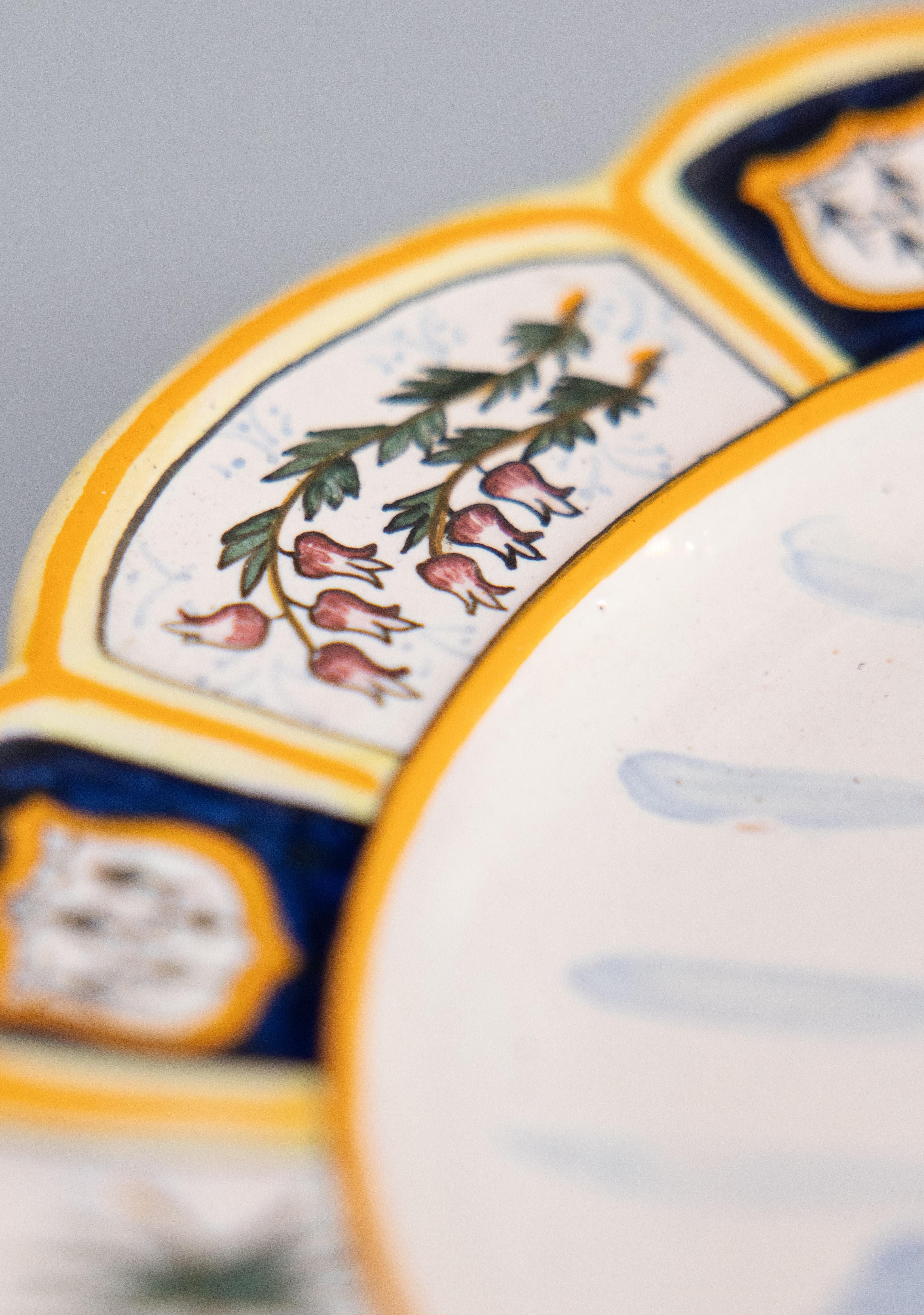 Francese Antique French Faience Quimper Dancing Couple Scalloped Plate, circa 1920 in vendita