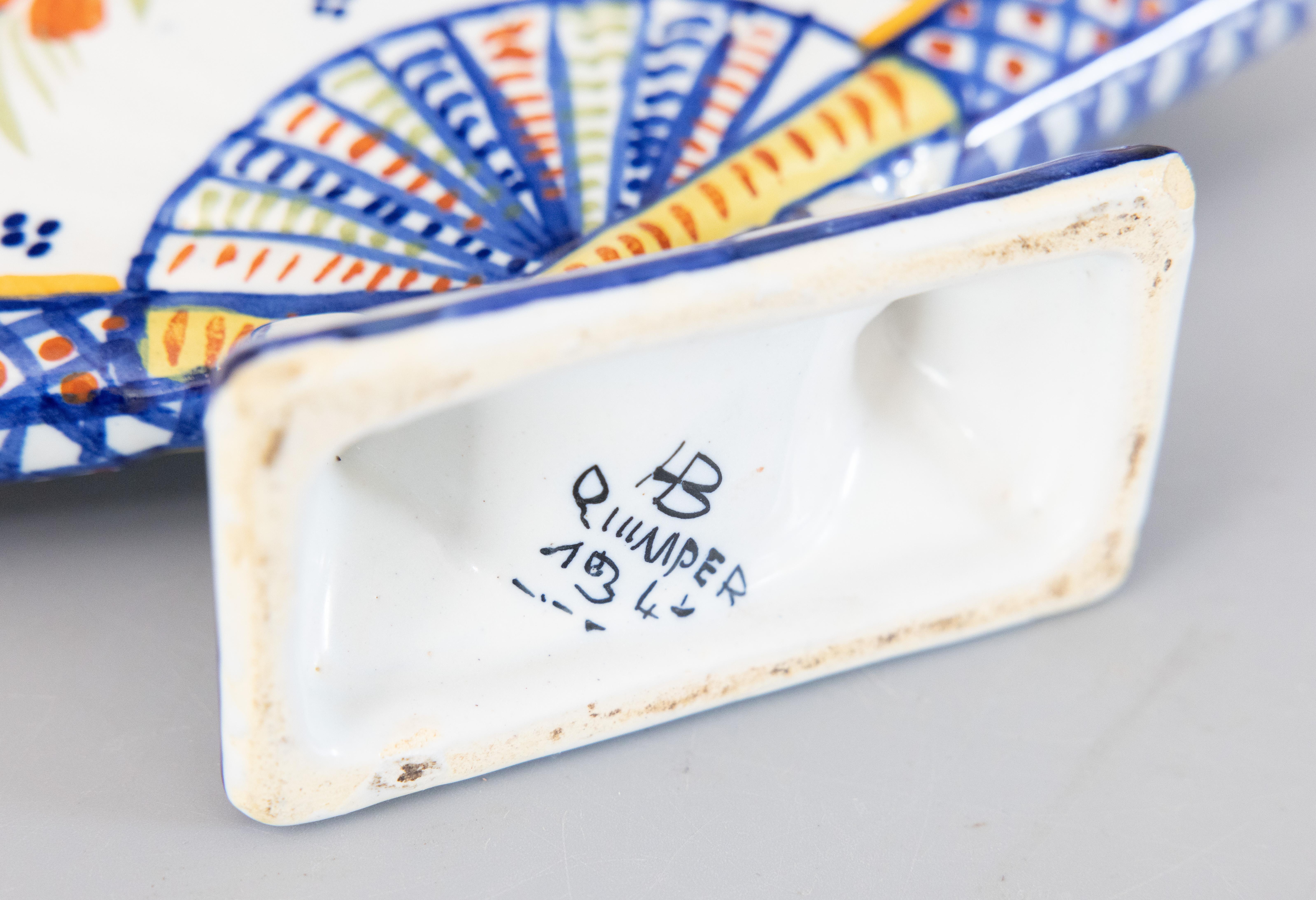 Antiguo jarrón de abanico de loza francesa Quimper siglo XX en venta