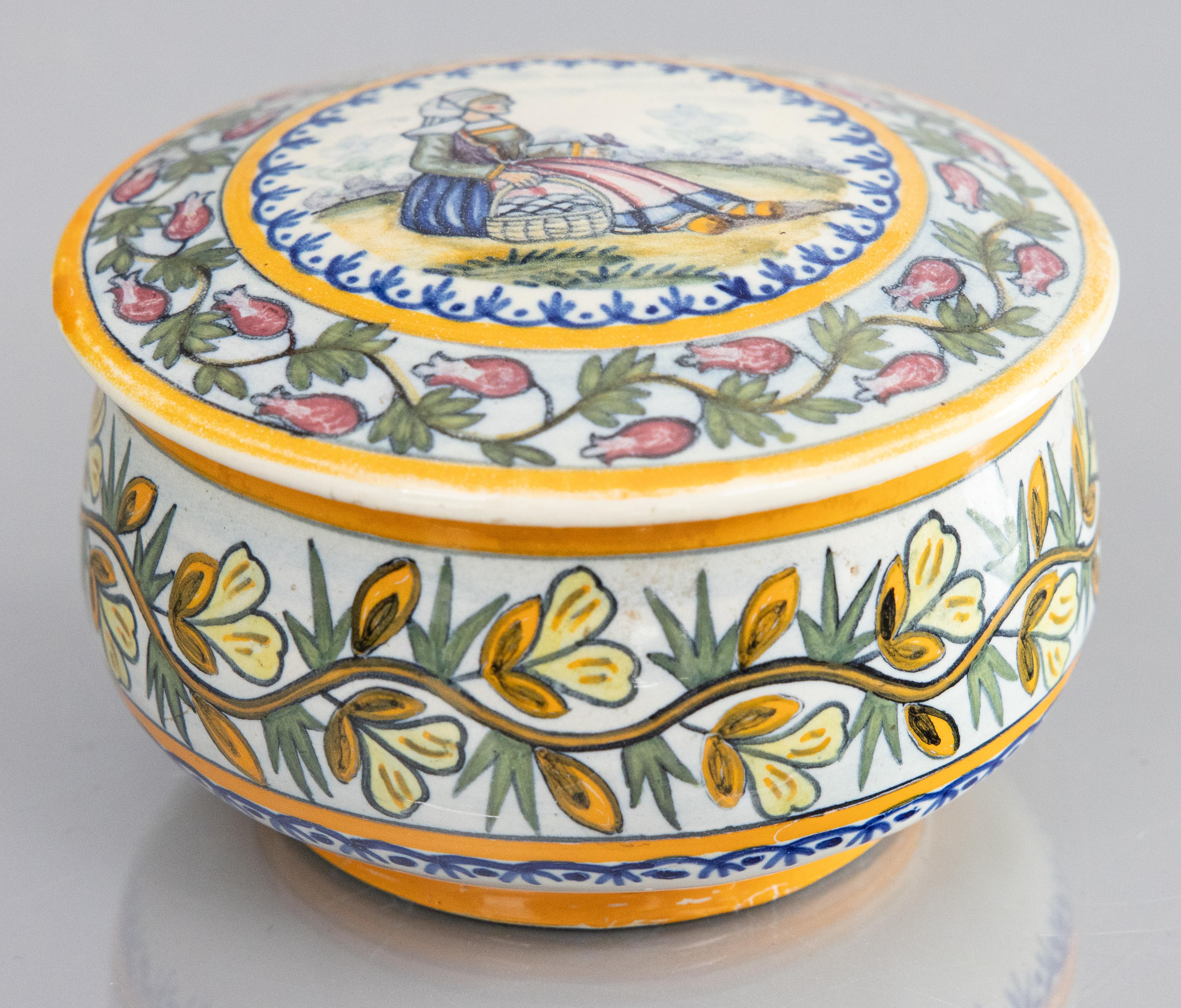 Antique French Fayence Quimper Lidded Trinket Box, um 1920 im Angebot 2