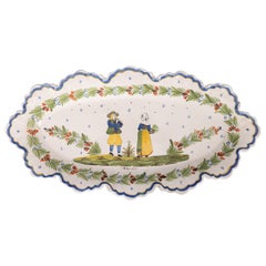Ancien plateau mural festonné ovale en faïence française Quimper, vers 1900