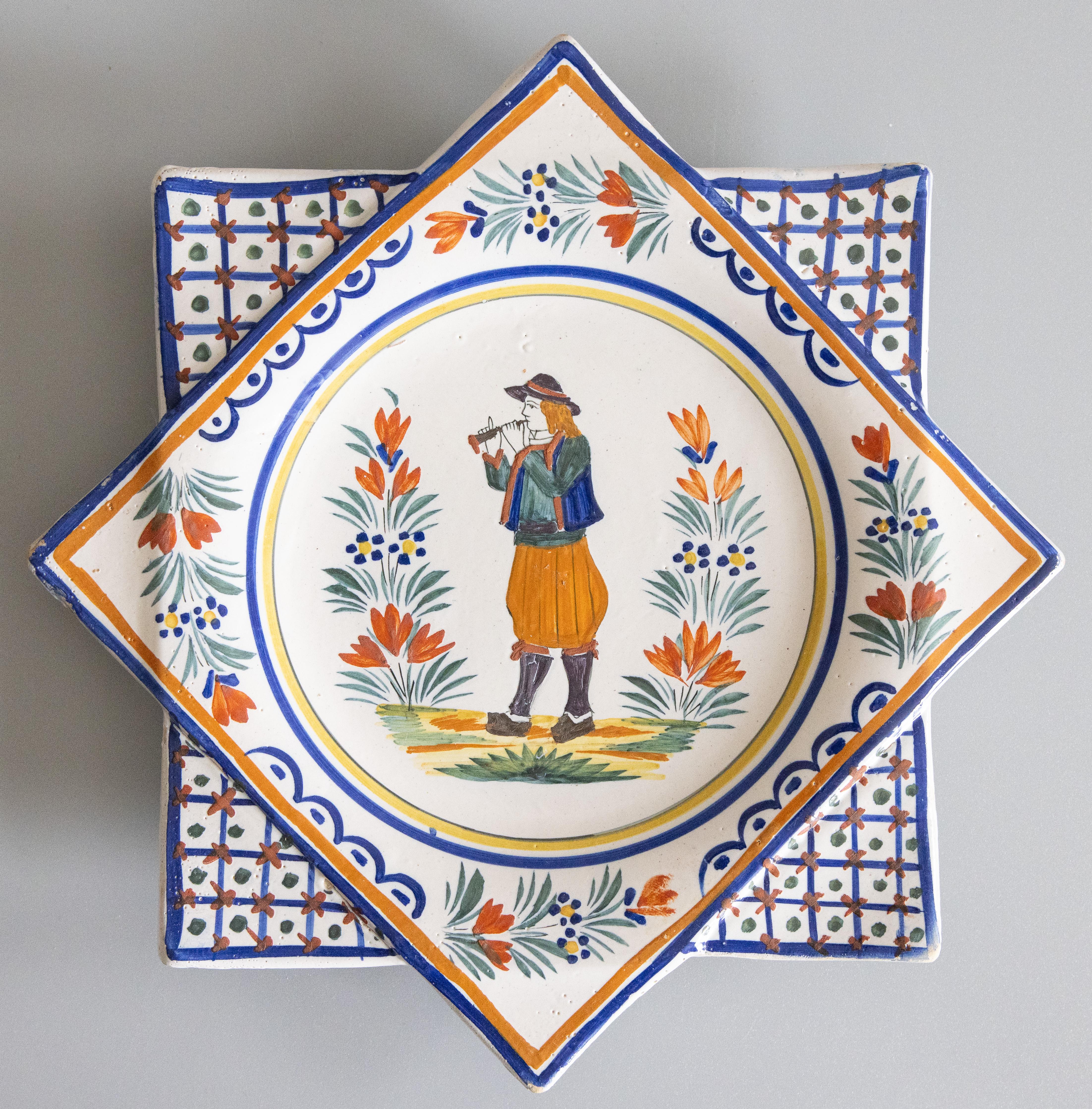 Antique French Fayence Quimper Sternförmiger Teller (Keramik) im Angebot