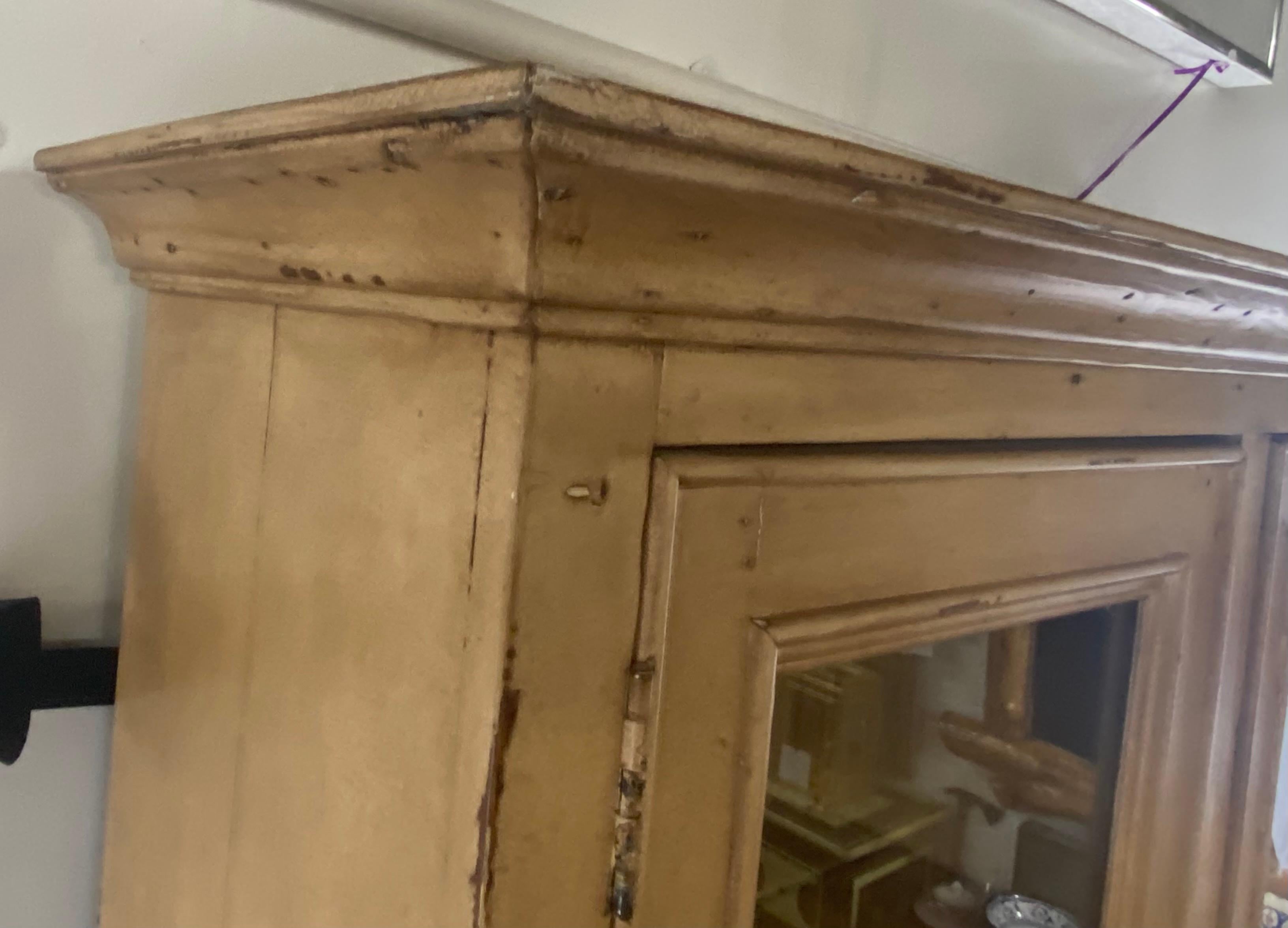 Antique French Farm Style Cabinet with Hutch in Off-White/ Beige In Good Condition In Plainview, NY