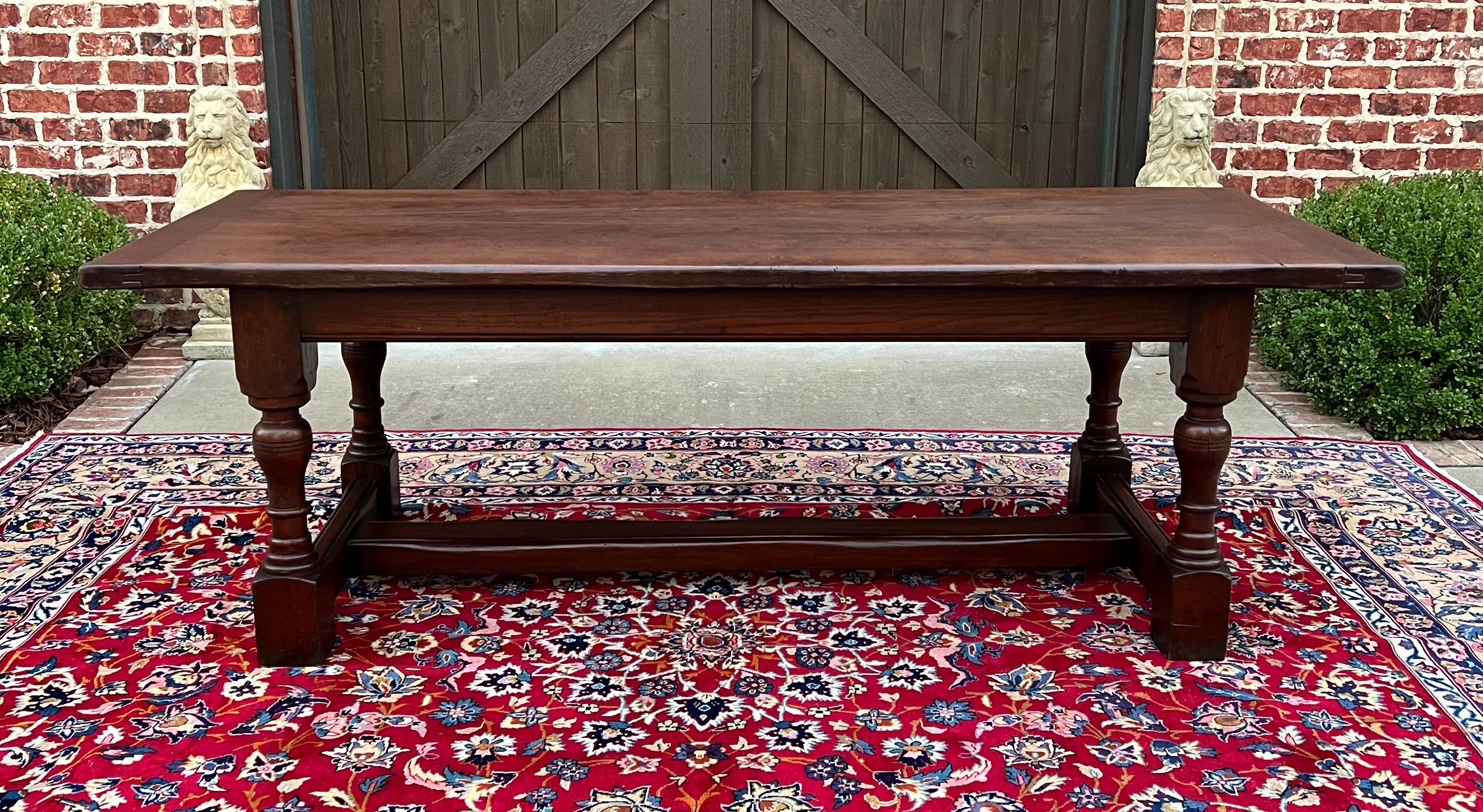 ENCANTADORA Mesa de comedor antigua francesa de granja de roble con patas de poste torneadas y bastidor en 