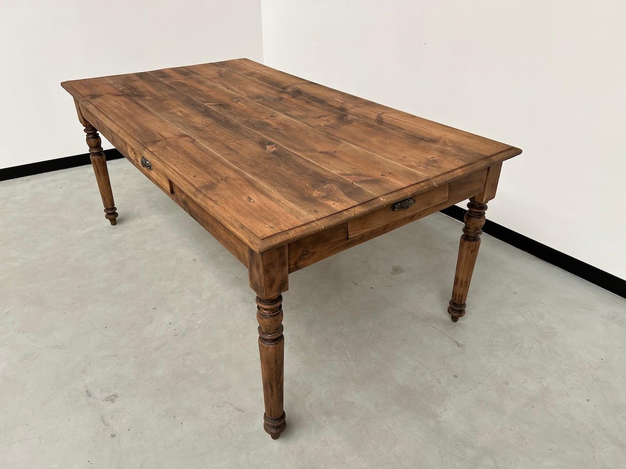 Table de ferme française ancienne des années 50, avec 3 tiroirs en vente 3