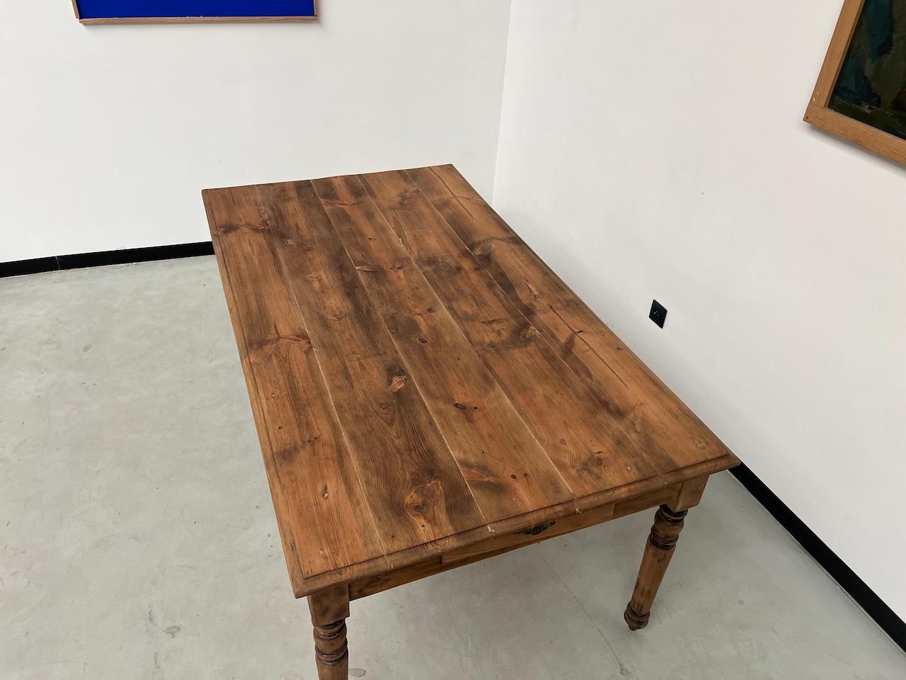 Table de ferme française ancienne des années 50, avec 3 tiroirs en vente 10