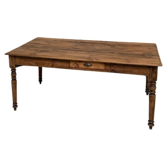 Table de ferme française ancienne des années 50, avec 3 tiroirs en vente