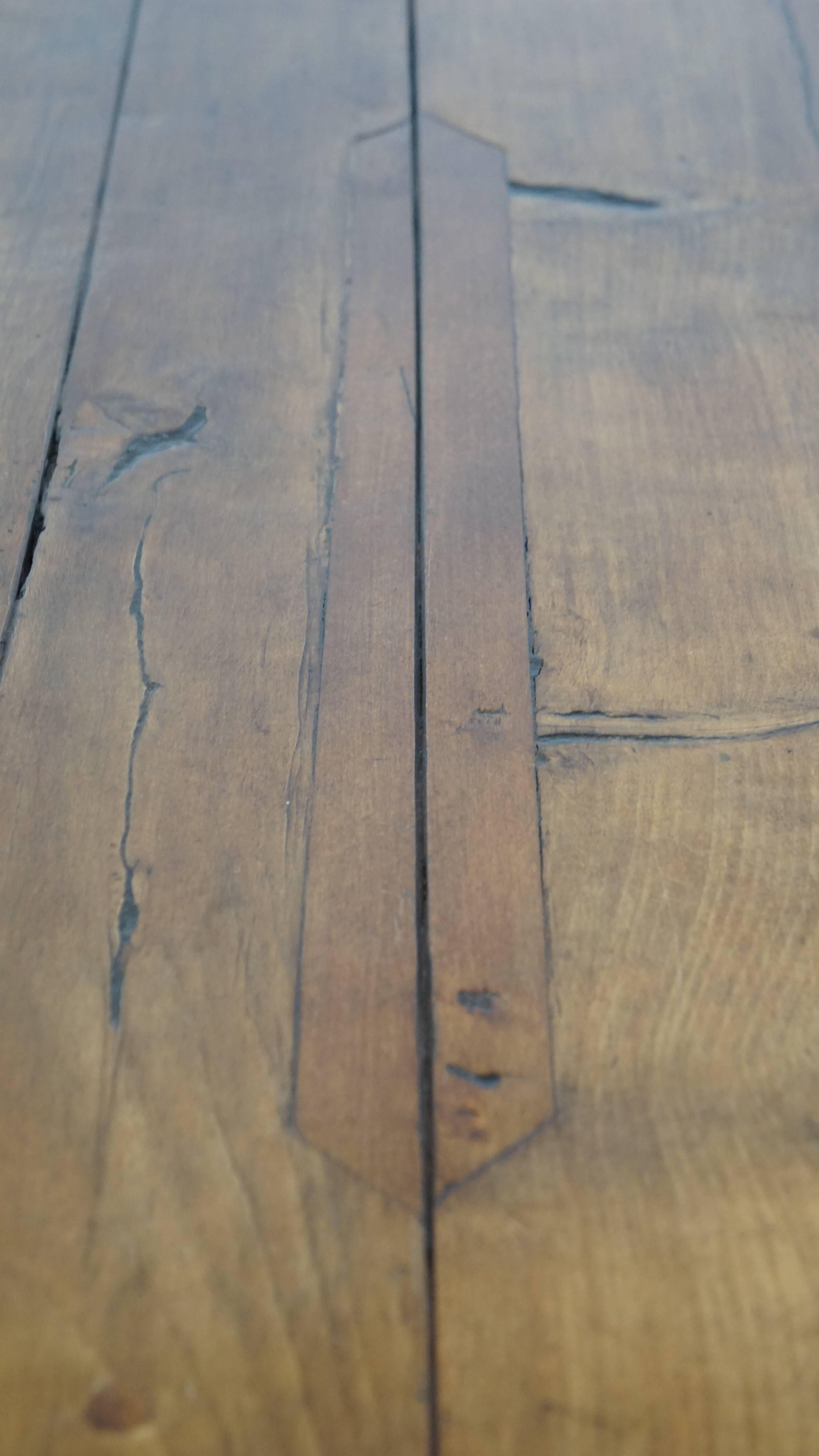 Ancienne table de salle à manger de ferme française de la fin du 18e siècle en vente 2
