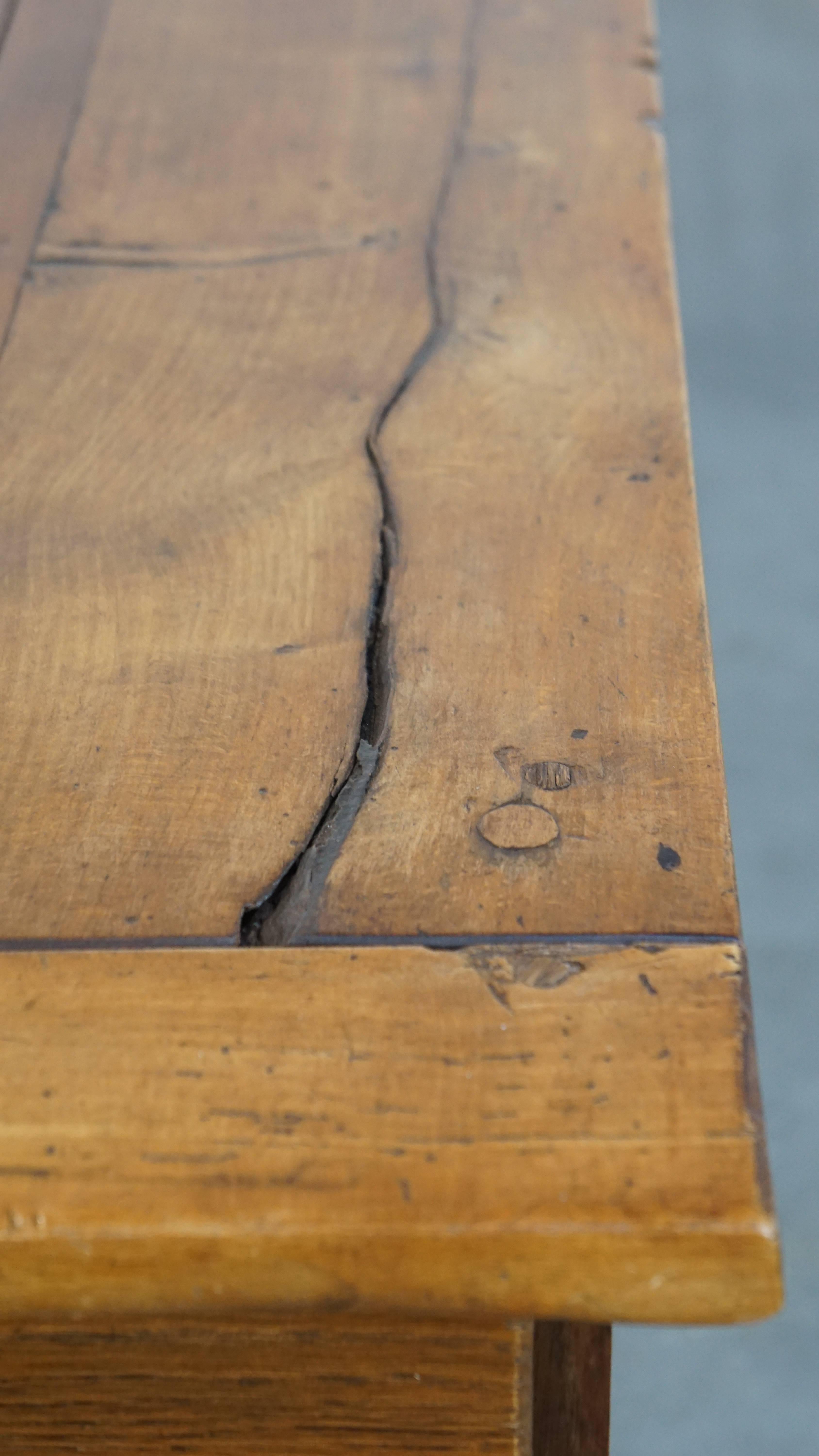Ancienne table de salle à manger de ferme française de la fin du 18e siècle en vente 3