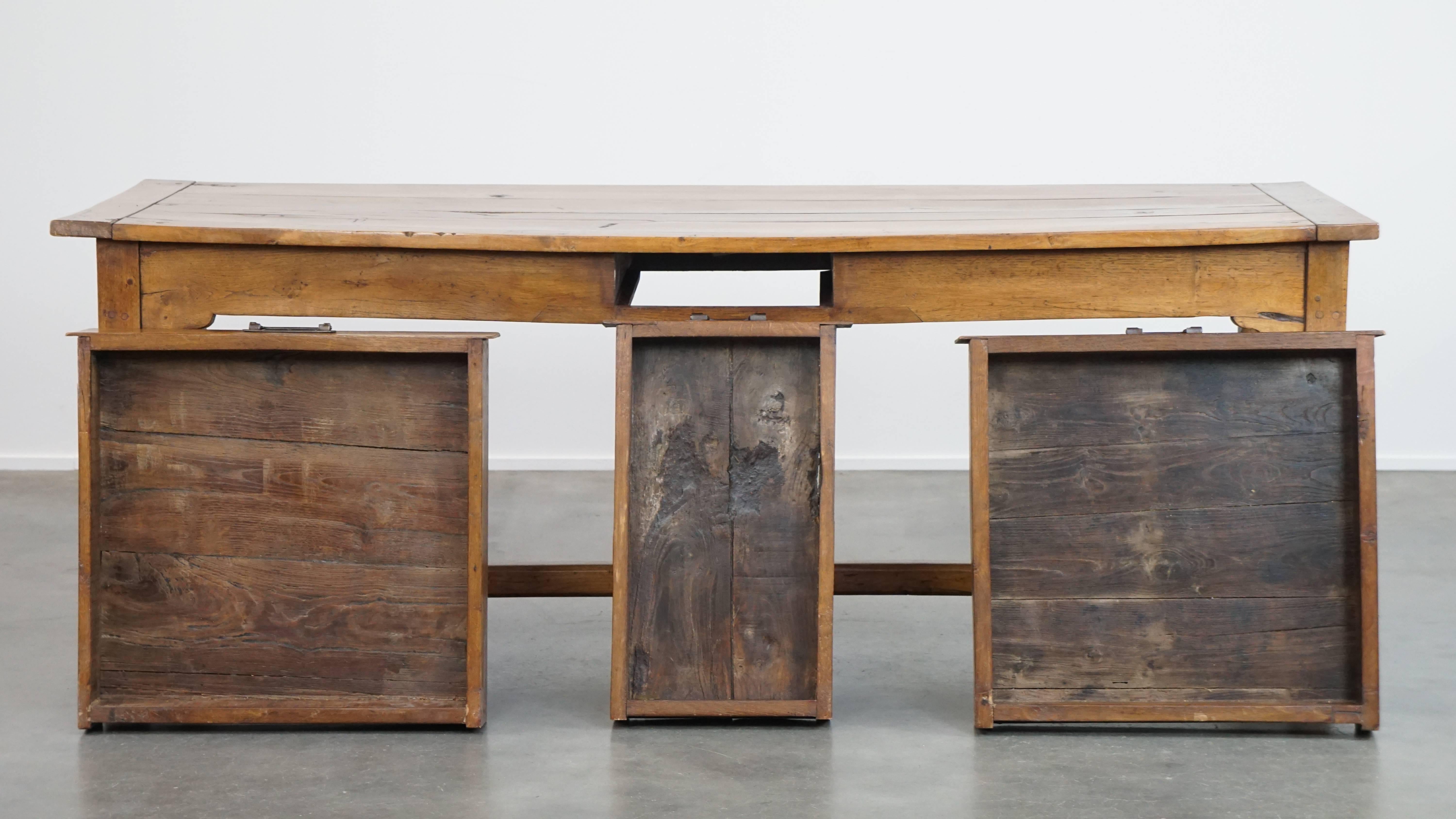 Romain classique Ancienne table de salle à manger de ferme française de la fin du 18e siècle en vente
