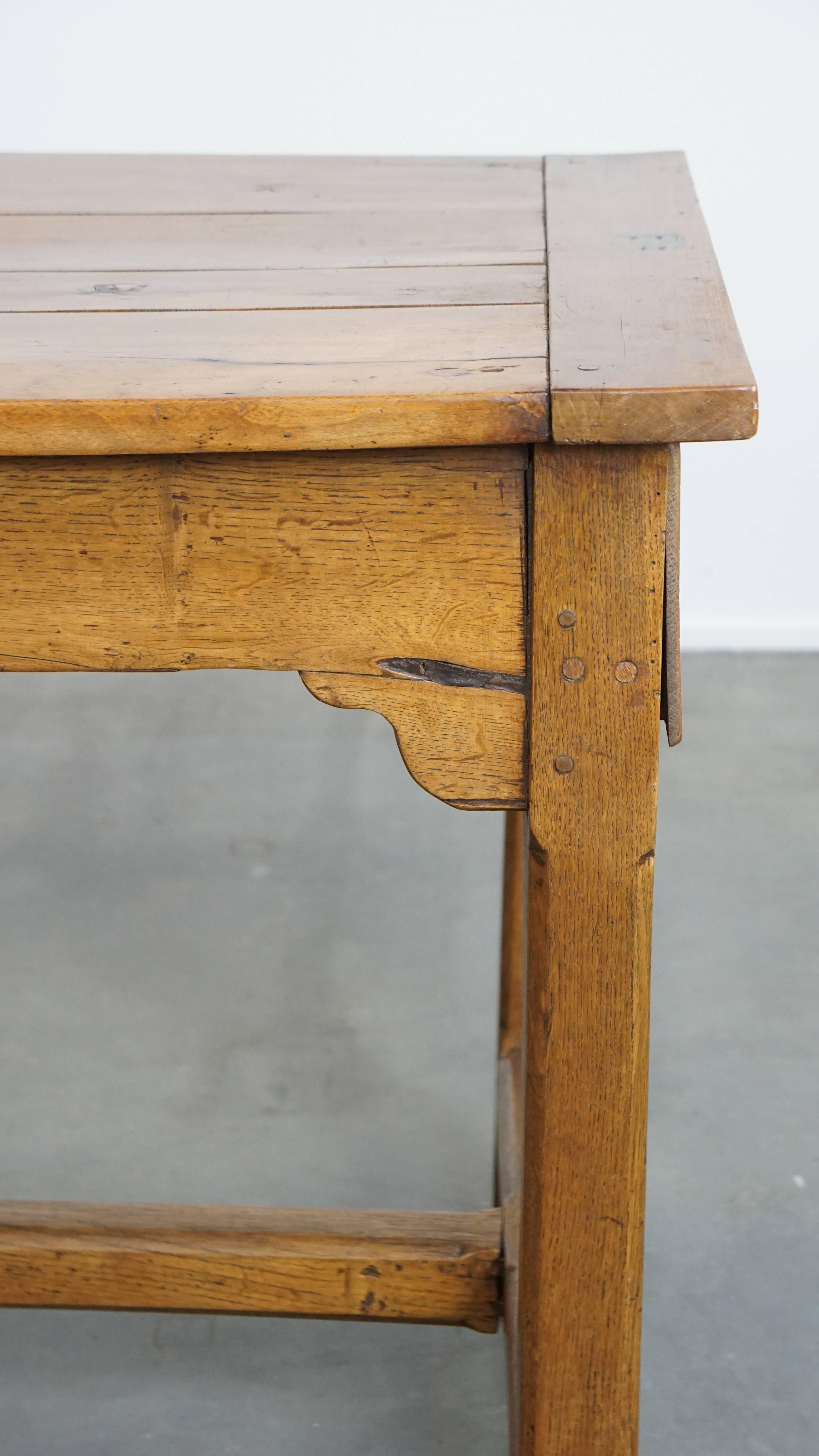 XVIIIe siècle Ancienne table de salle à manger de ferme française de la fin du 18e siècle en vente